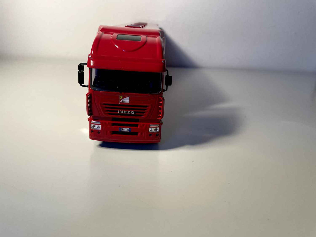Ciężarówka półprzyczepa IVECO TRALIS zespołu (Scuderia) FERRARI F1