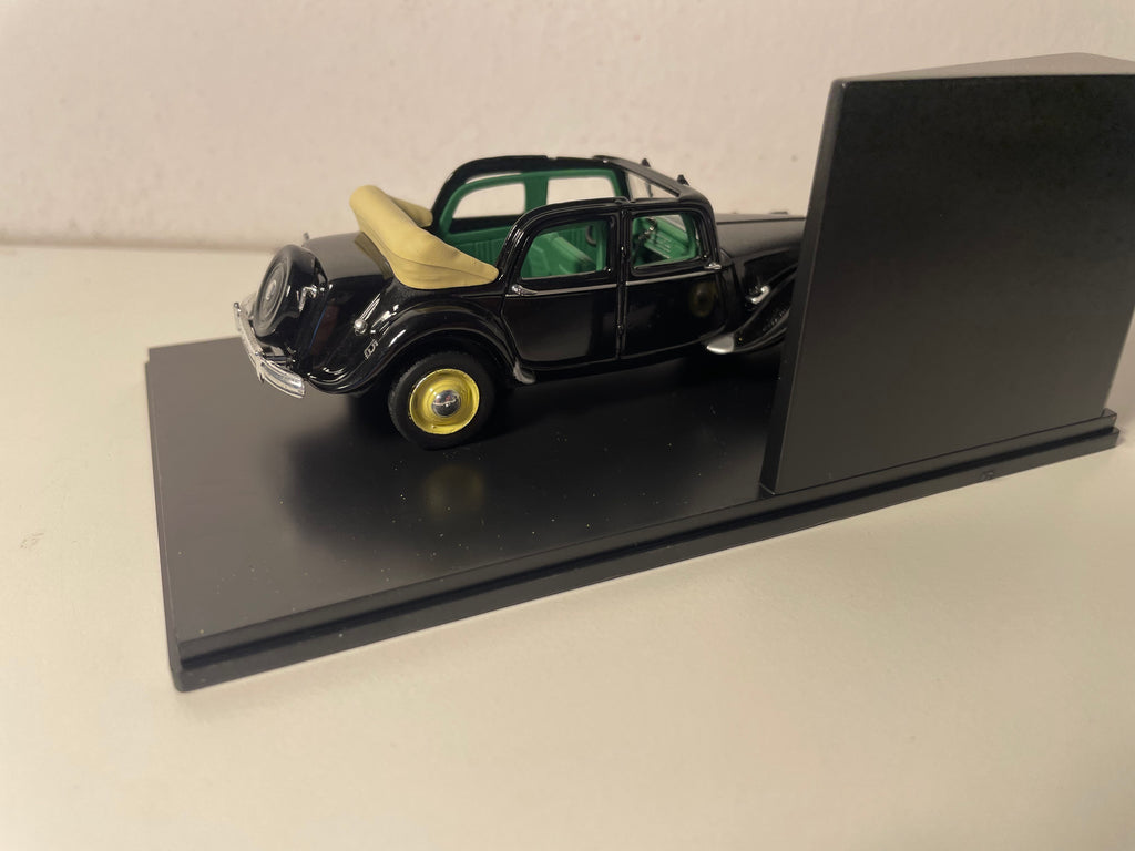 Citroën Traction 15 Six découvrable A.E.A.T. schwaarz aus 1951 (plexi-Box)
