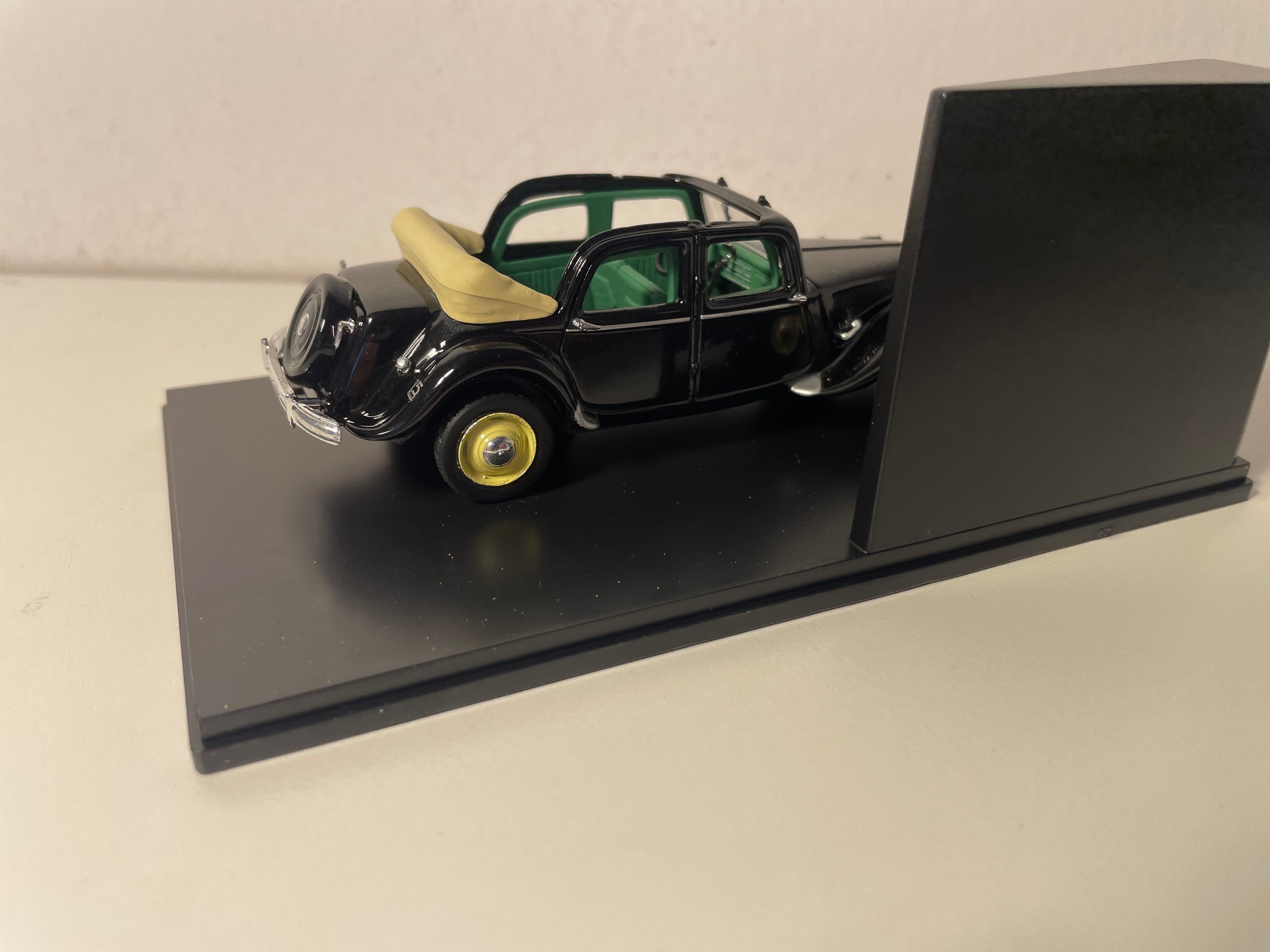 1951 Citroën Traction 15 Six Convertible A.E.A.T. Black (Acrylic Case)