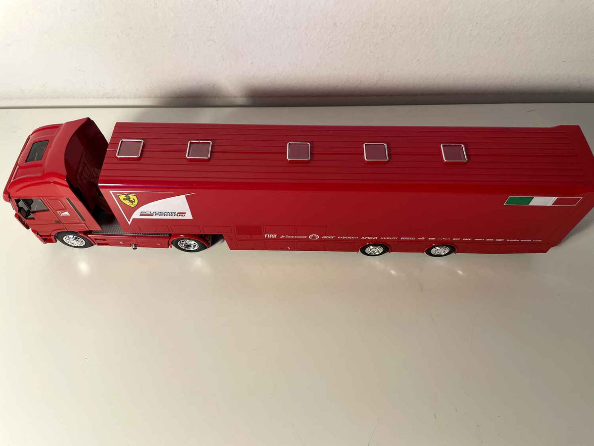Ciężarówka półprzyczepa IVECO TRALIS zespołu (Scuderia) FERRARI F1