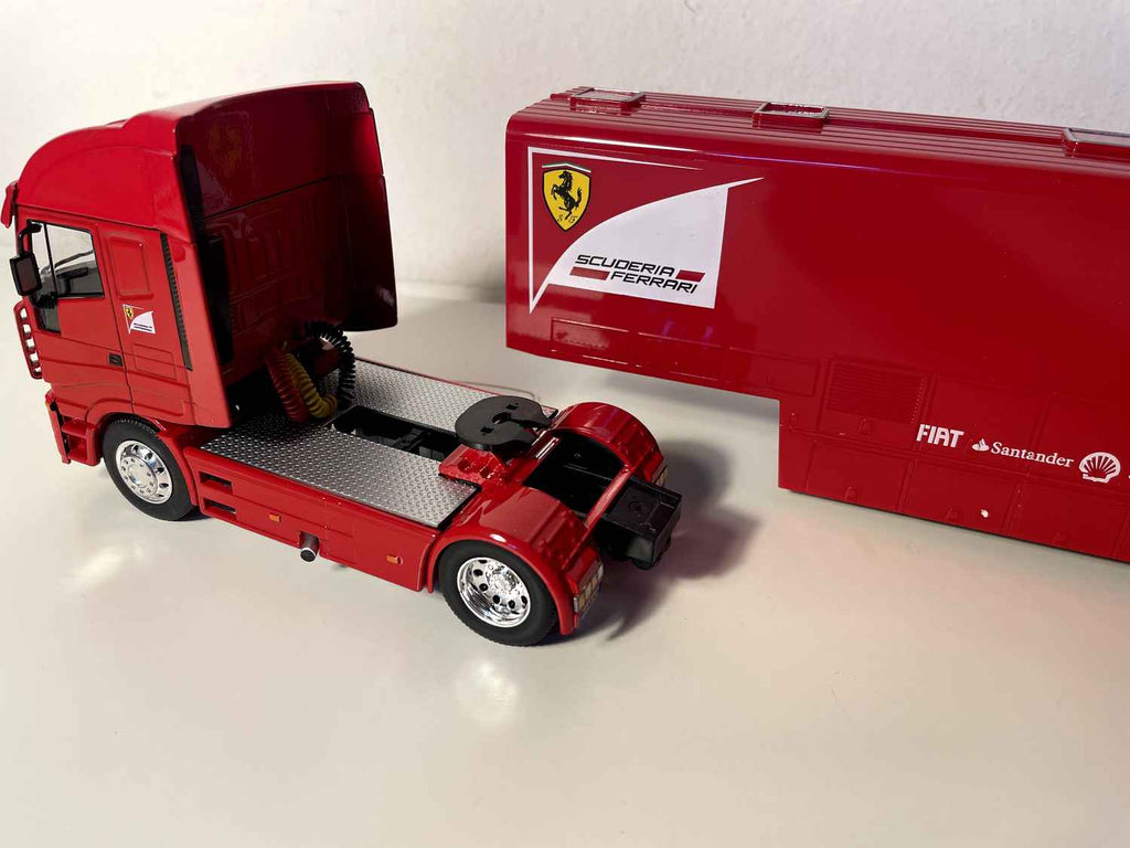 Ciężarówka półprzyczepa IVECO TRALIS zespołu (Scuderia) FERRARI F1