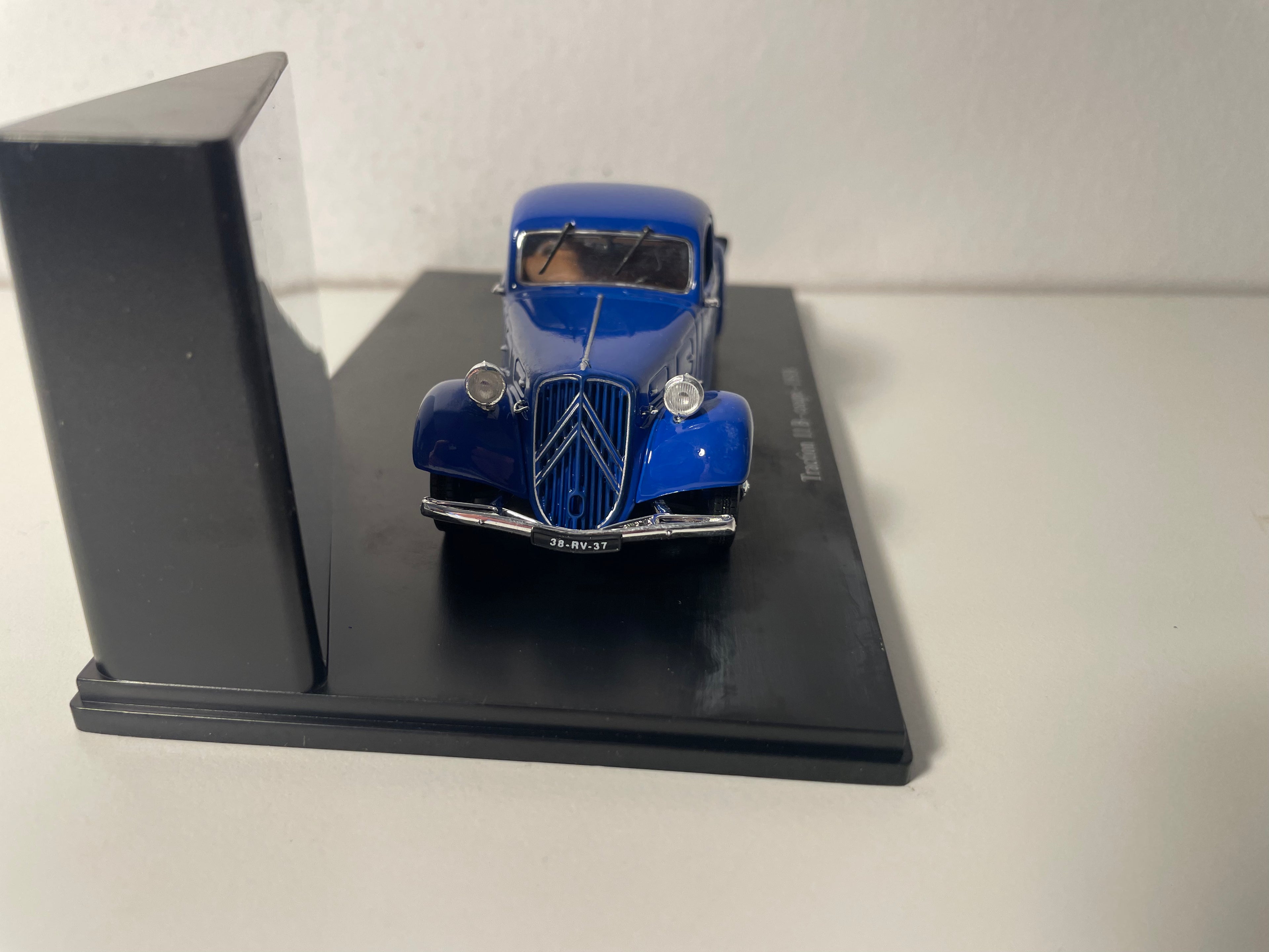 1938 Citroën Traction 11B Blue Coupe (Plexi Box)
