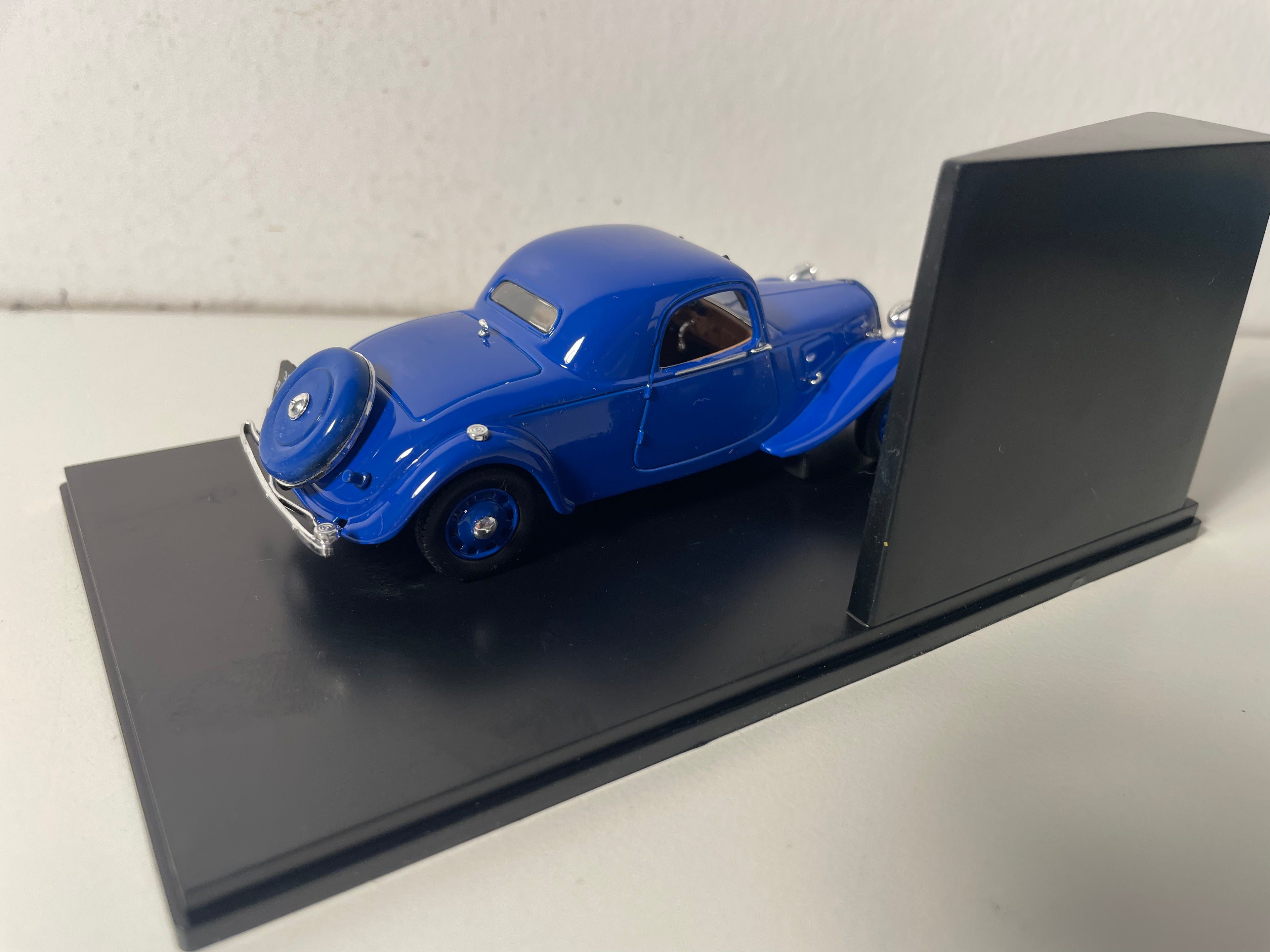 1938 Citroën Traction 11B Blue Coupe (Plexi Box)