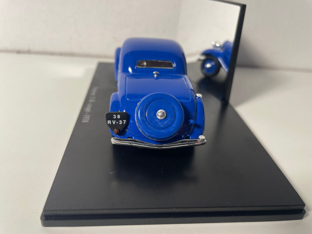 Citroën Traction 11B coupé bleue de 1938 (boite plexi)