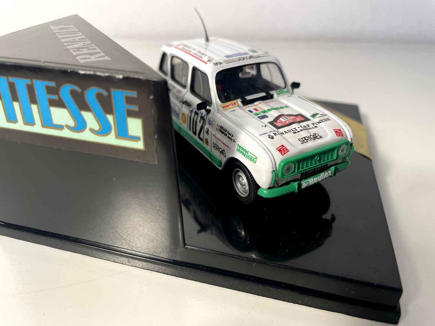 Renault 4L R4 GTL biała numer 102 rajd Monte Carlo z 1993 roku - w skali Referencja L093