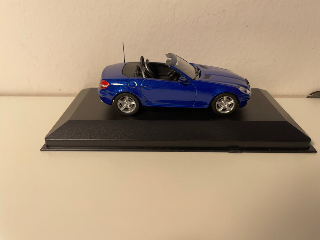 2005 blue Mercedes 350SLK