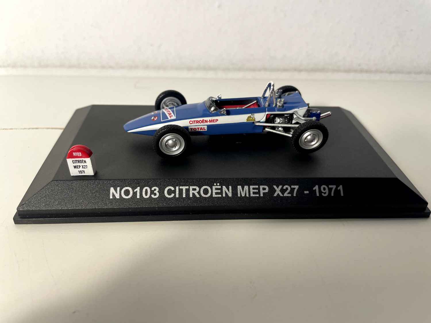 Citroën MEP X27 blo a wäiss vum Joer 1971 - Sammlung NOSTALGIE Referenz NO103