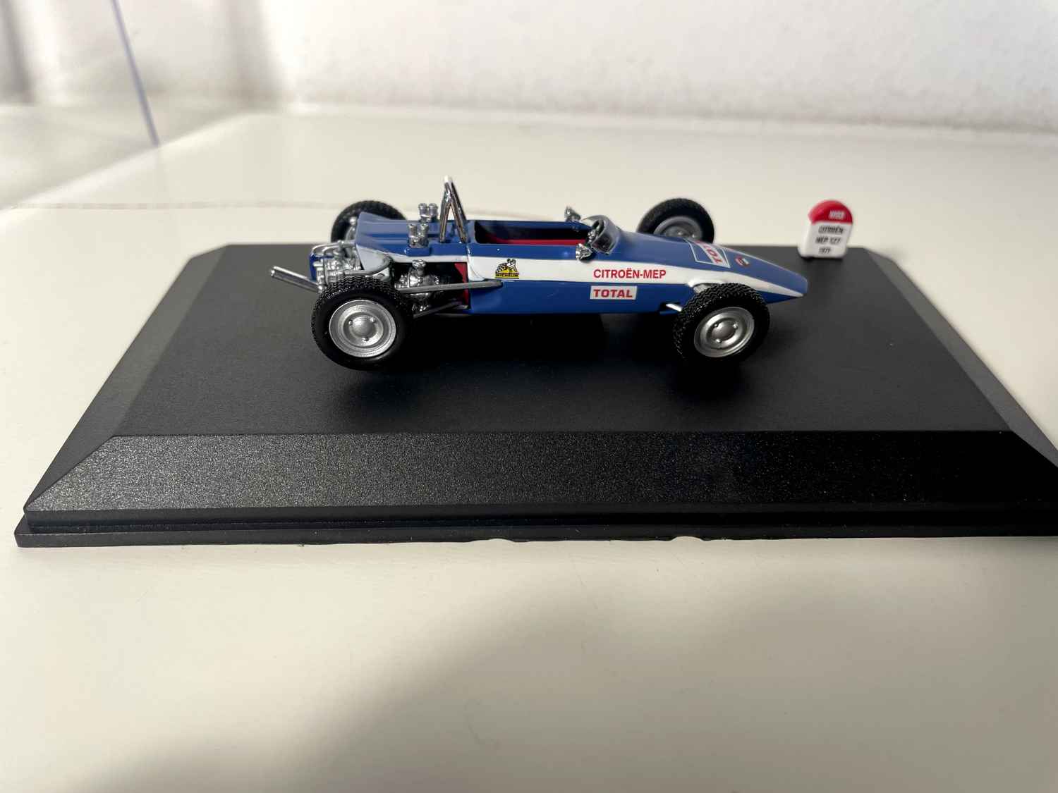 Citroën MEP X27 blo a wäiss vum Joer 1971 - Sammlung NOSTALGIE Referenz NO103