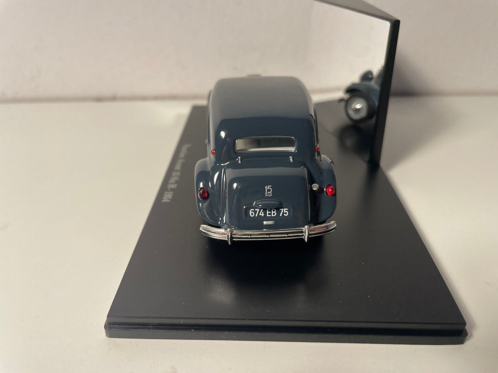1954 Citroën Traction Avant 15 Six H Dark Grey (Plexi Case)
