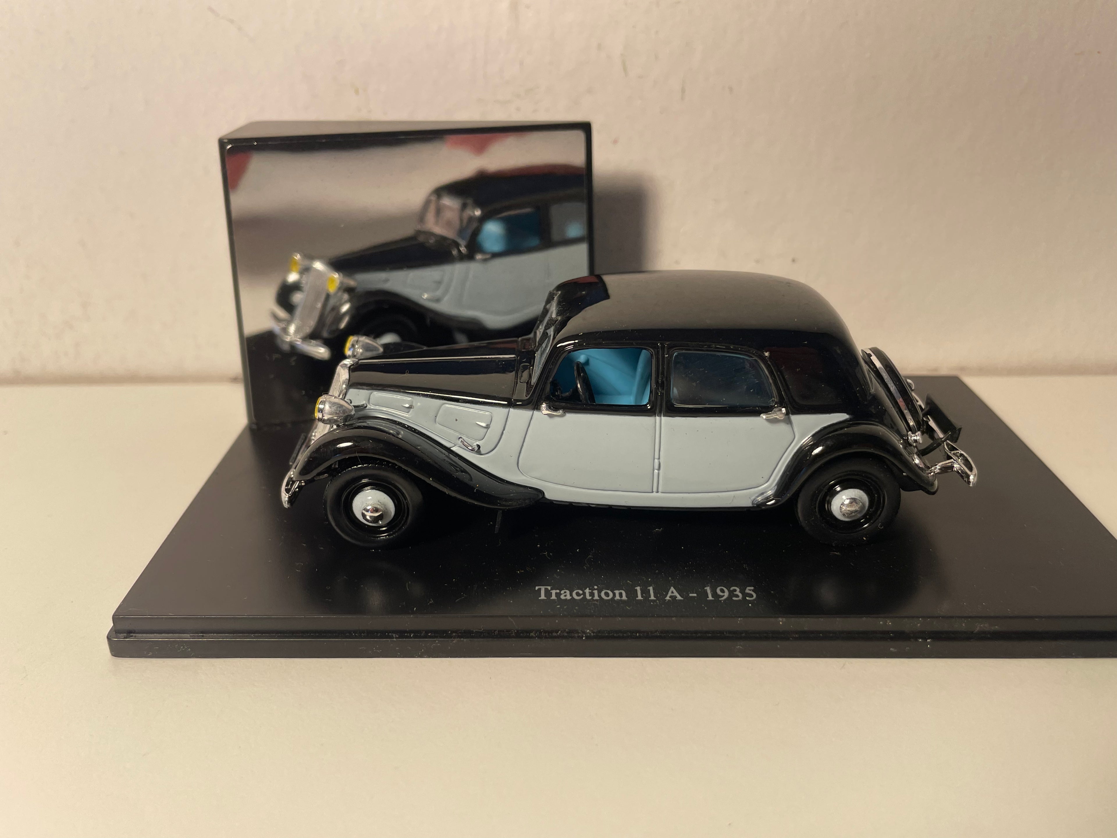 1935 Citroën Traction 11A in Black and Blue (Plexiglass Box)