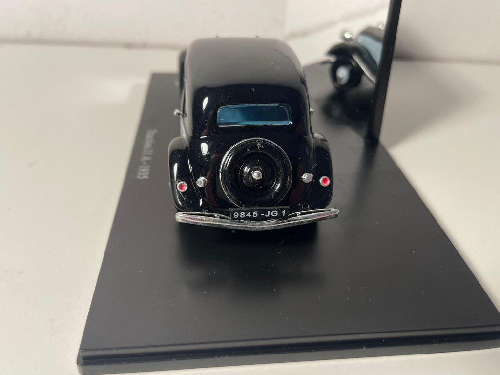 Citroën Traction 11A noire et bleue de 1935 (boite plexi)