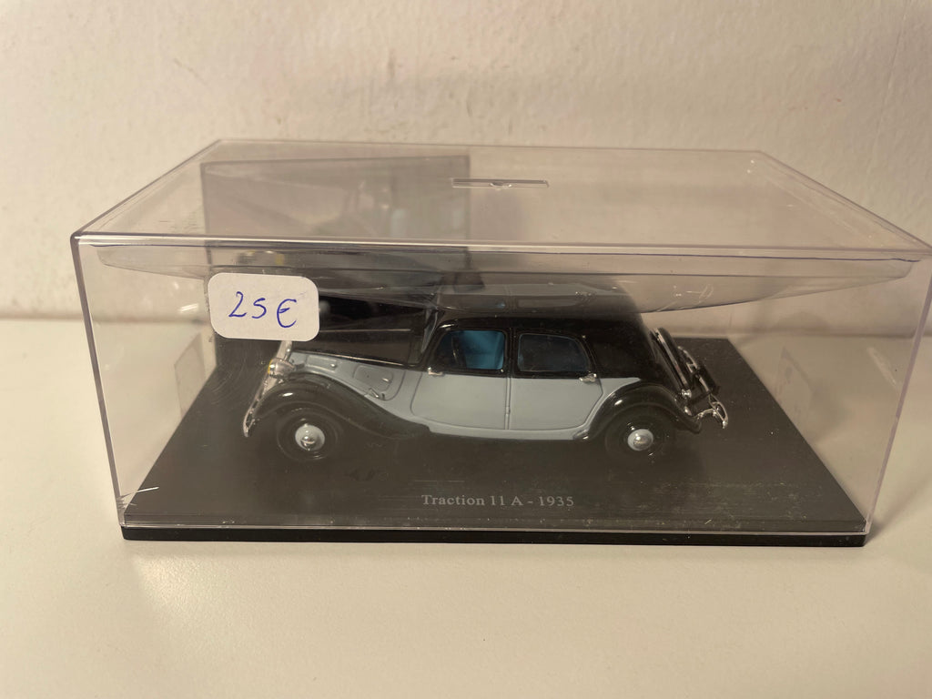 Citroën Traction 11A noire et bleue de 1935 (boite plexi)
