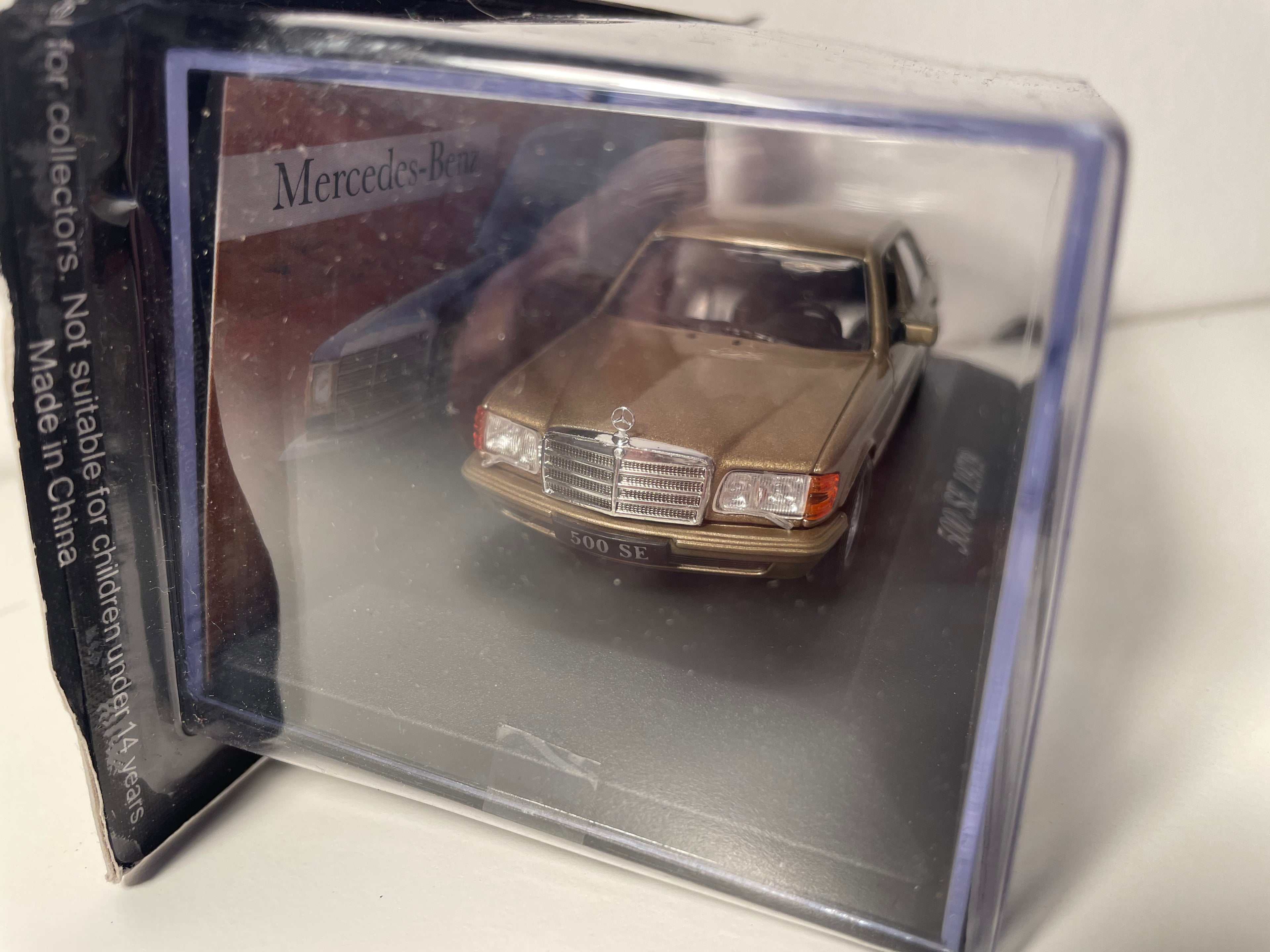 Brązowy Mercedes 500 SE z 1979 roku