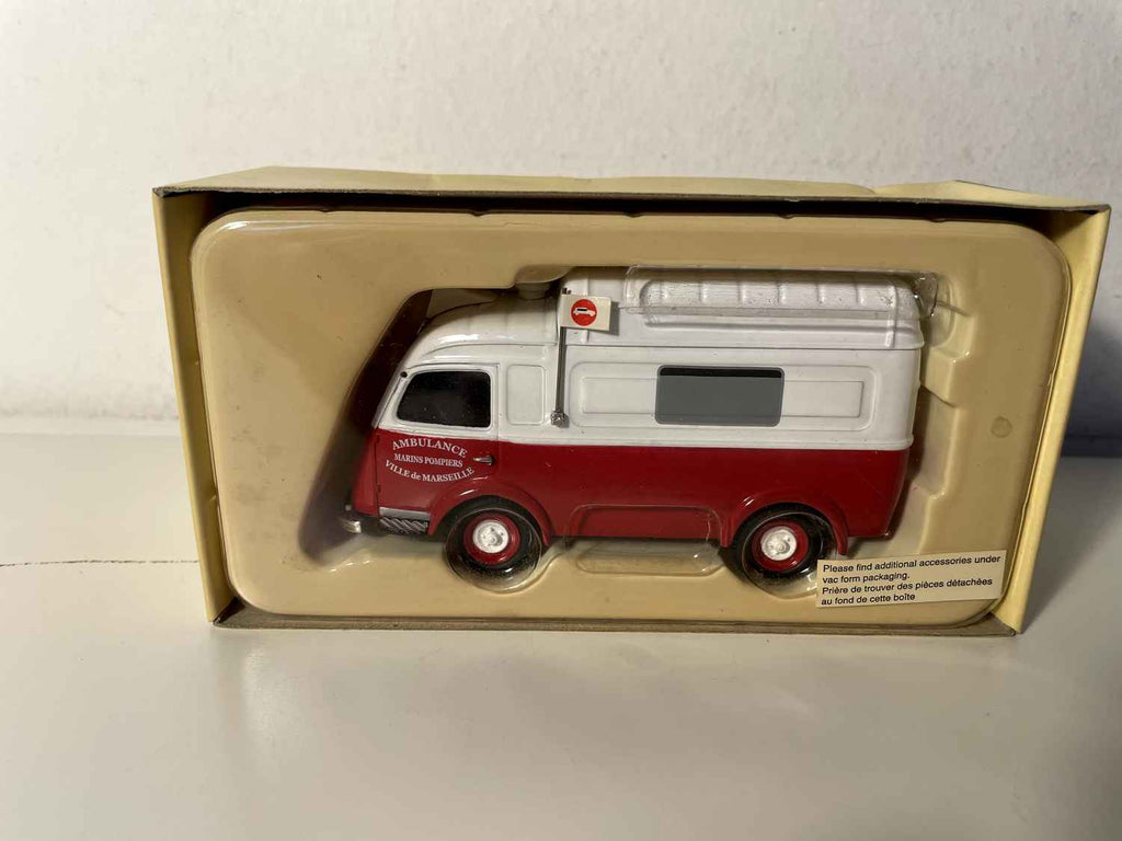 Renault 1000 Kg biały i czerwony KARETKA marynarzy-strażaków w Marsylii - CORGI nr EX70523