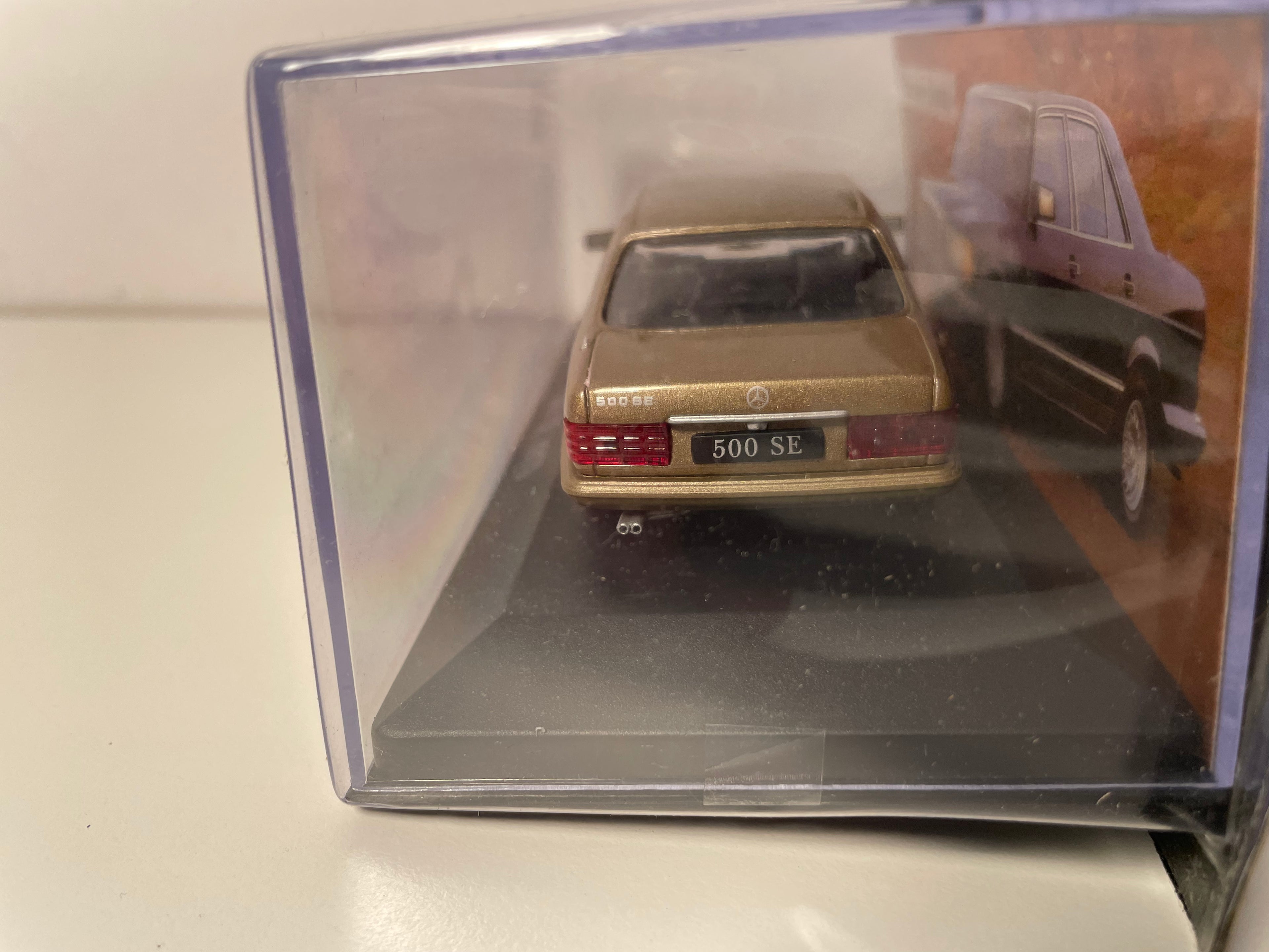 Brązowy Mercedes 500 SE z 1979 roku