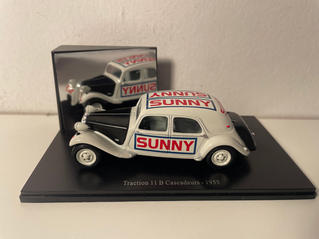 Citroën Traction 11B kaschtan wäiss?? vu 1955 - Stuntfahrer SUNNY (Plexi Box)