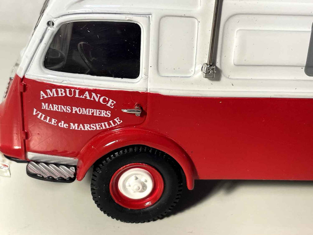 Renault 1000 Kg biały i czerwony KARETKA marynarzy-strażaków w Marsylii - CORGI nr EX70523