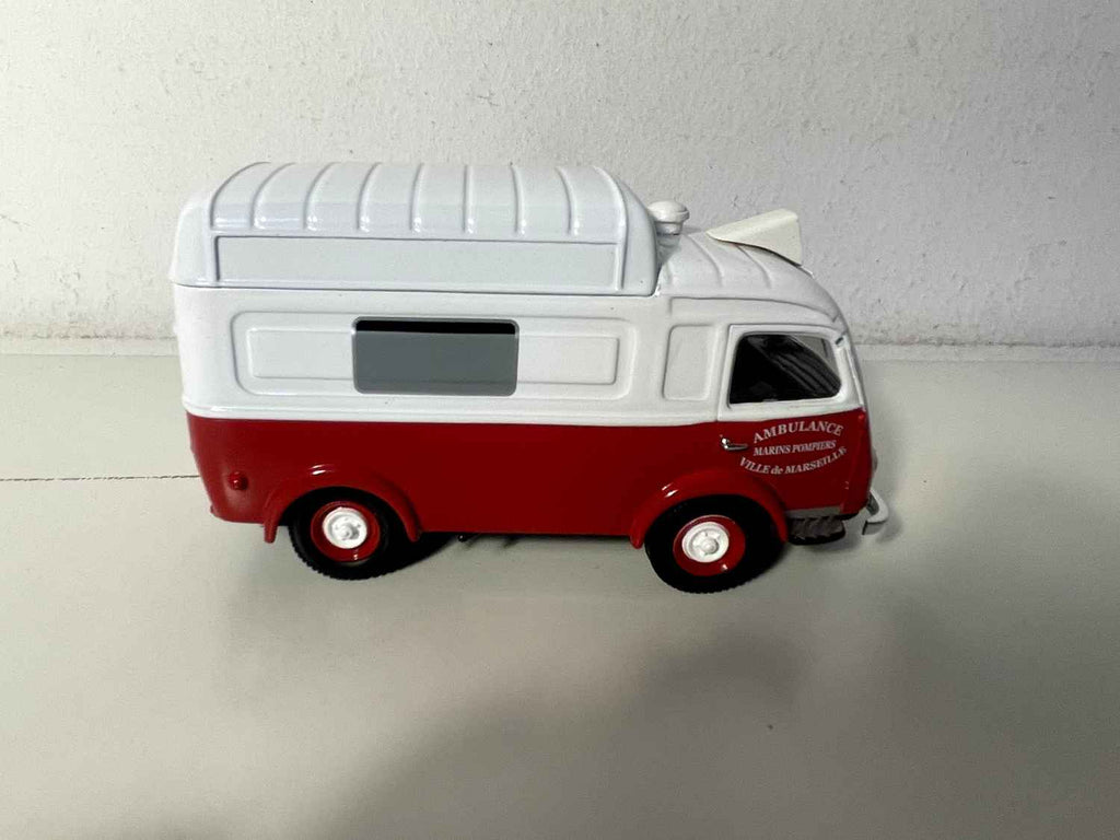 Renault 1000 Kg biały i czerwony KARETKA marynarzy-strażaków w Marsylii - CORGI nr EX70523