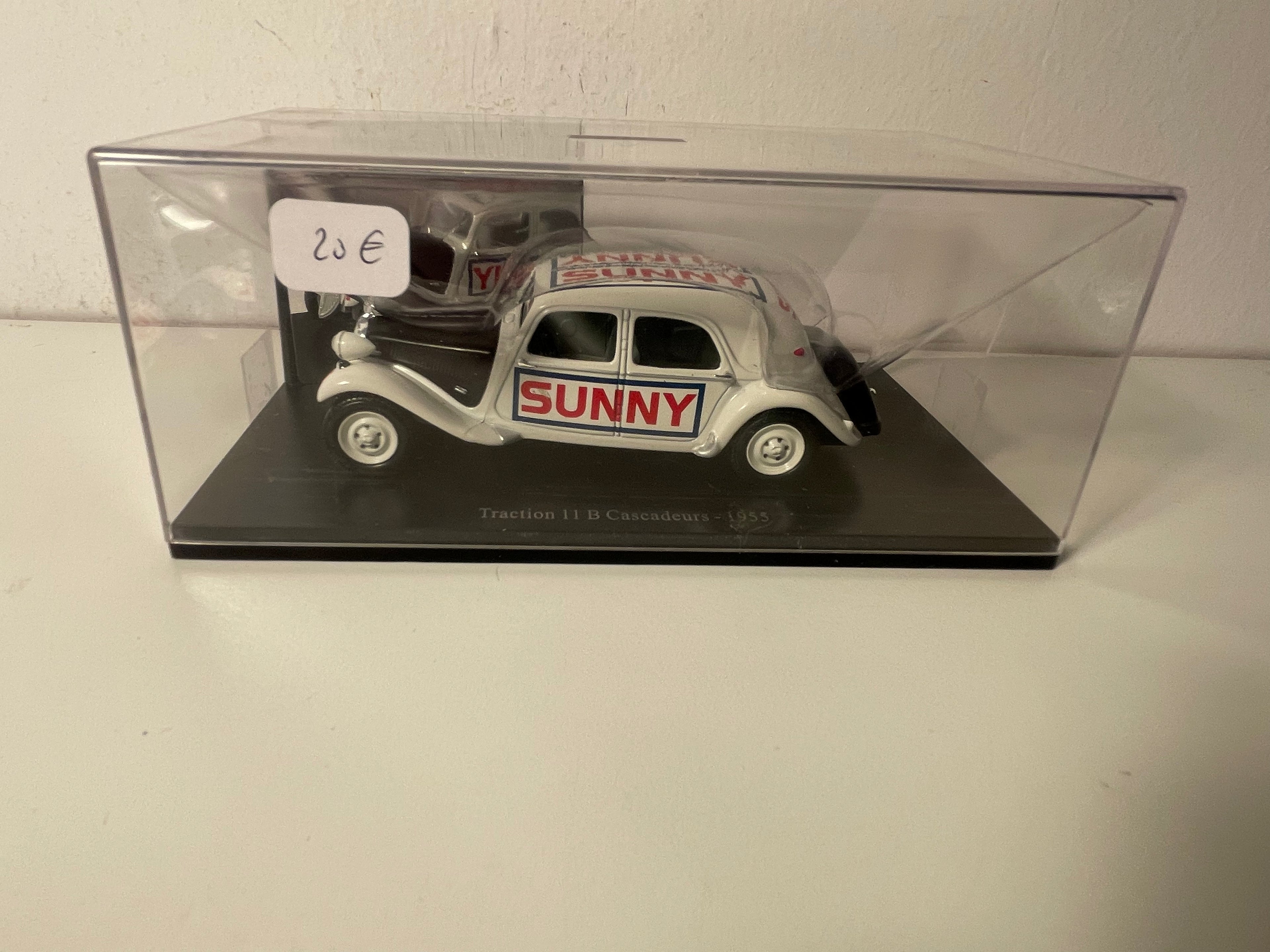 Citroën Traction 11B kaschtan wäiss?? vu 1955 - Stuntfahrer SUNNY (Plexi Box)