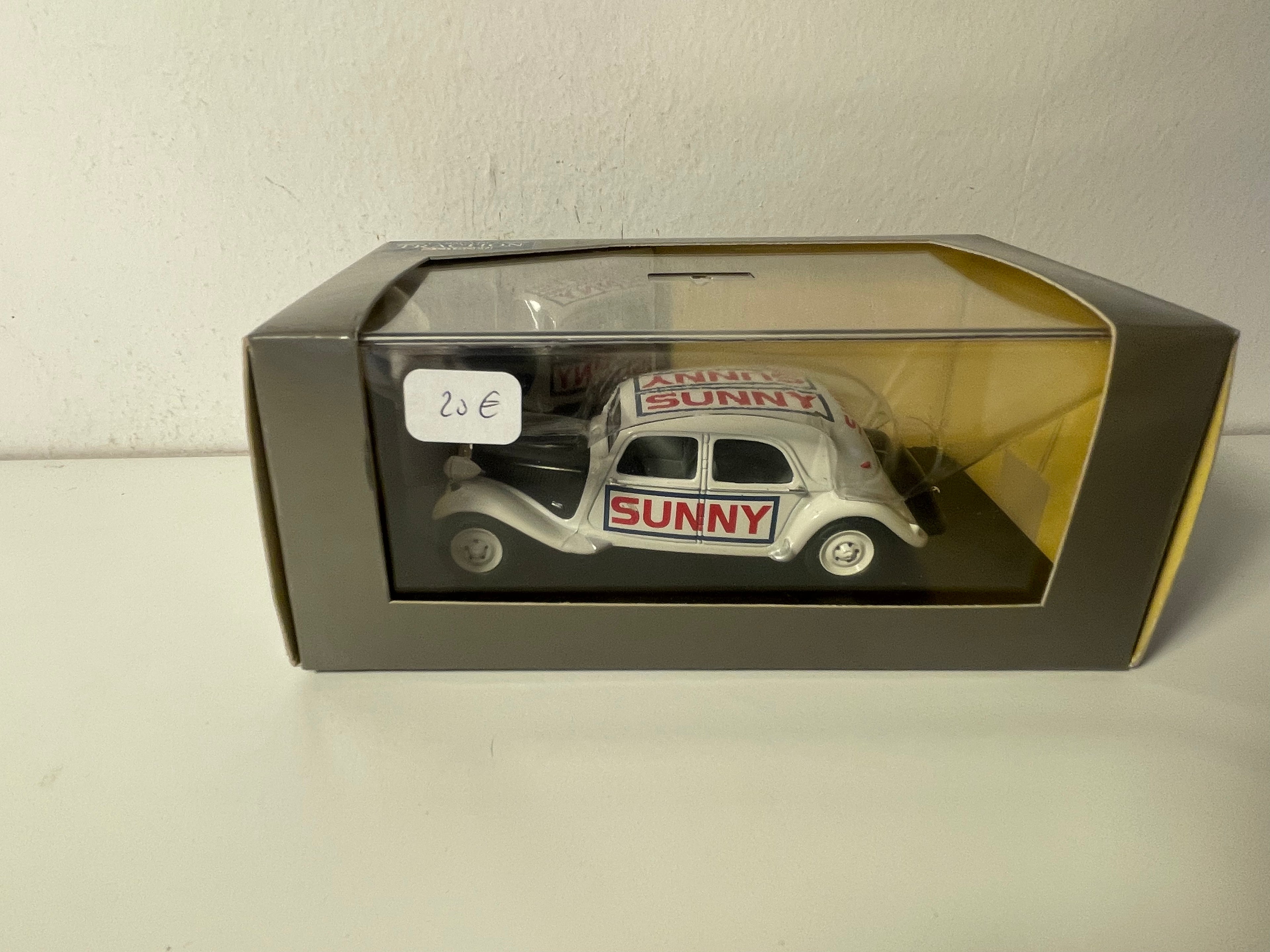 Citroën Traction 11B kaschtan wäiss?? vu 1955 - Stuntfahrer SUNNY (Plexi Box)