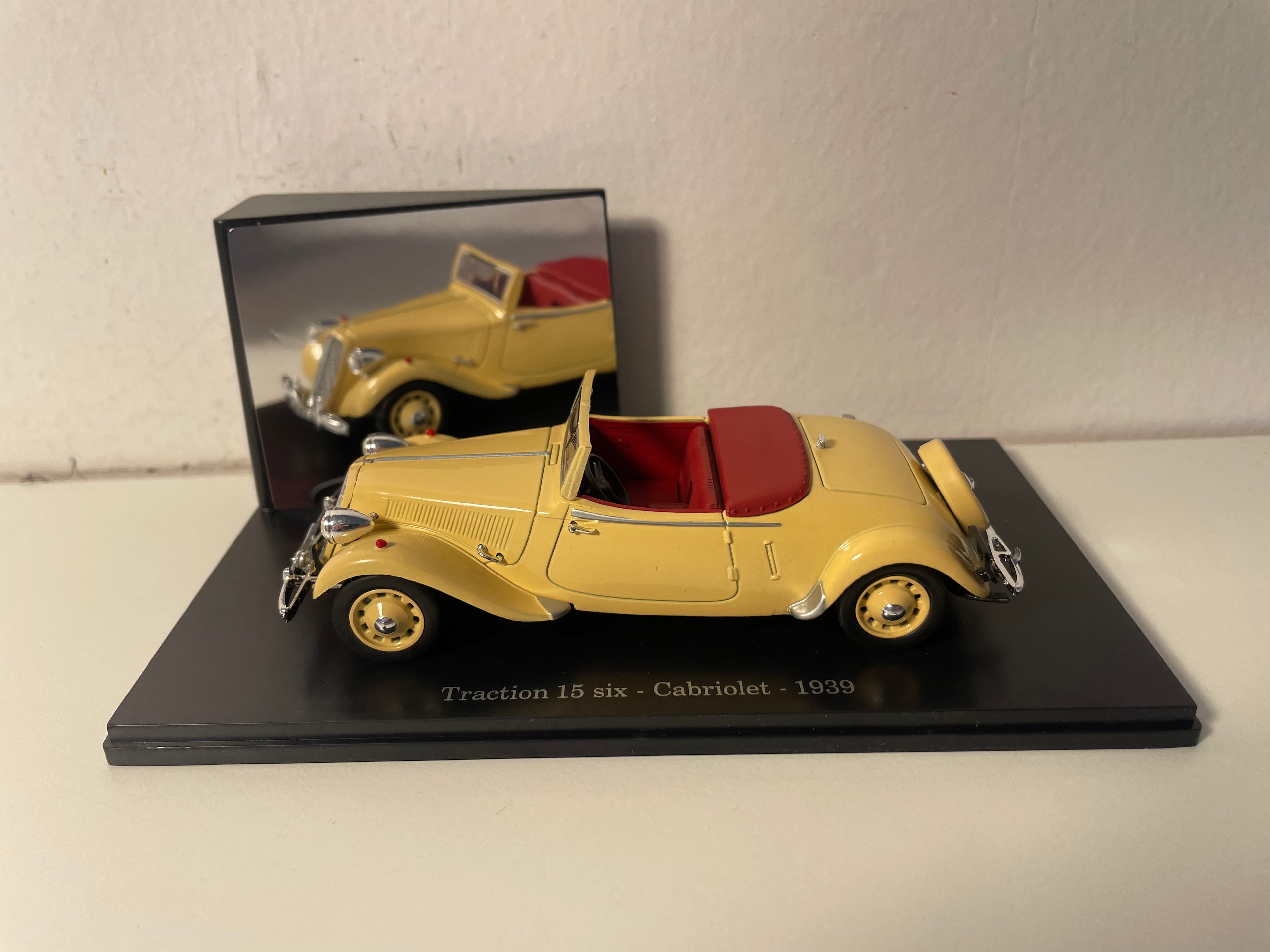 Citroën Traction 15 Six Cabriolet Orange-Brown from 1939 (Plexi Box)