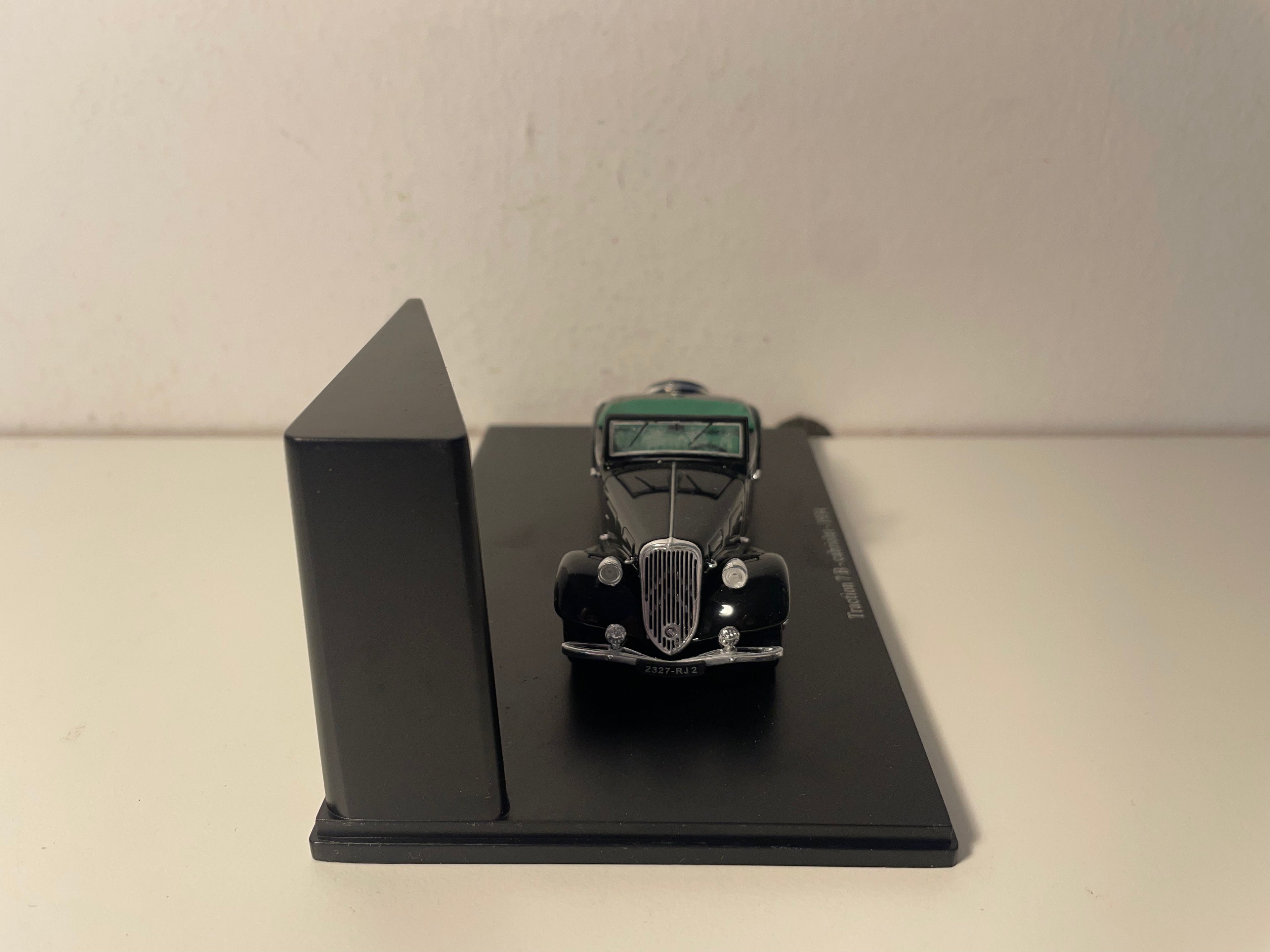 1934 Black Citroën Traction 7B Cabriolet (Plexi Box)