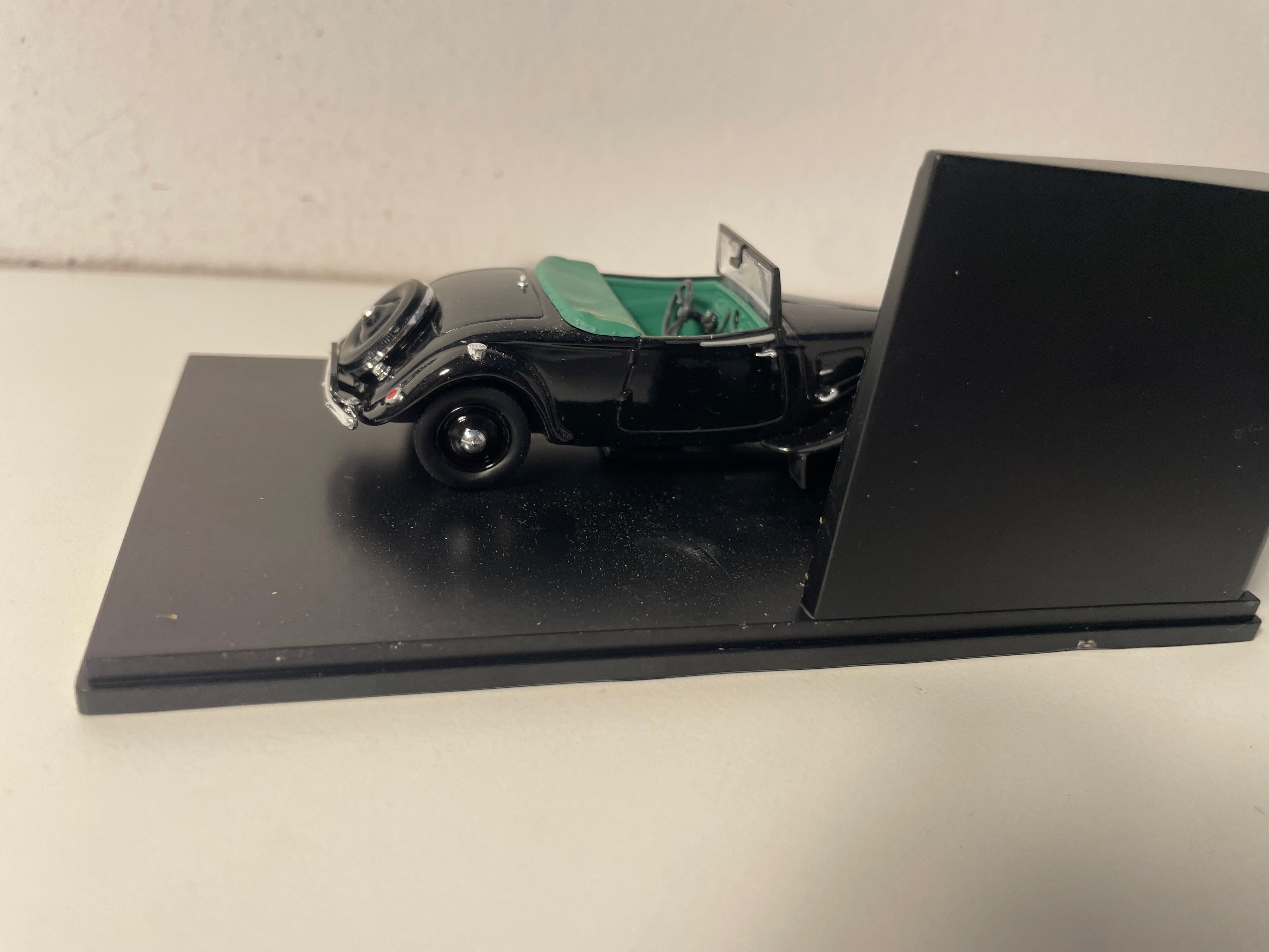 1934 Black Citroën Traction 7B Cabriolet (Plexi Box)