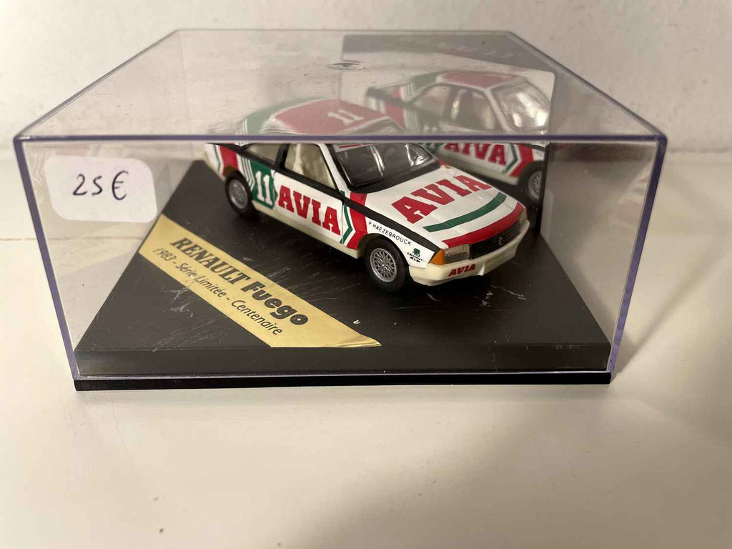 Renault Fuego blanche, rouge et verte numéro 11 de 1983