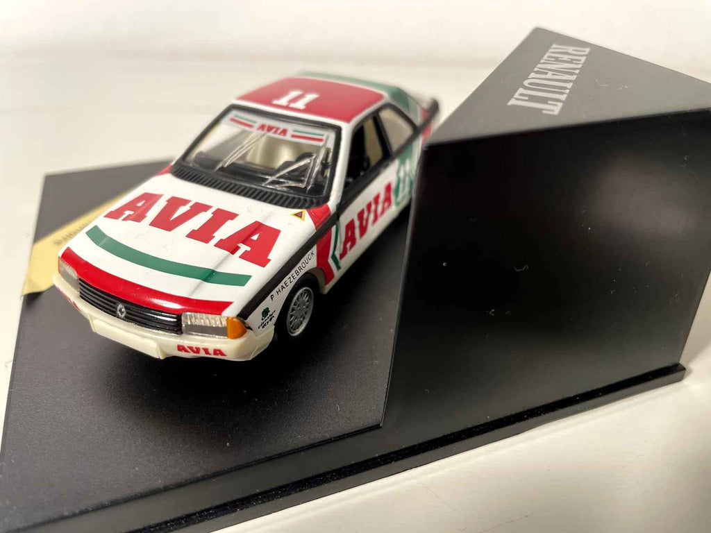 Renault Fuego blanche, rouge et verte numéro 11 de 1983