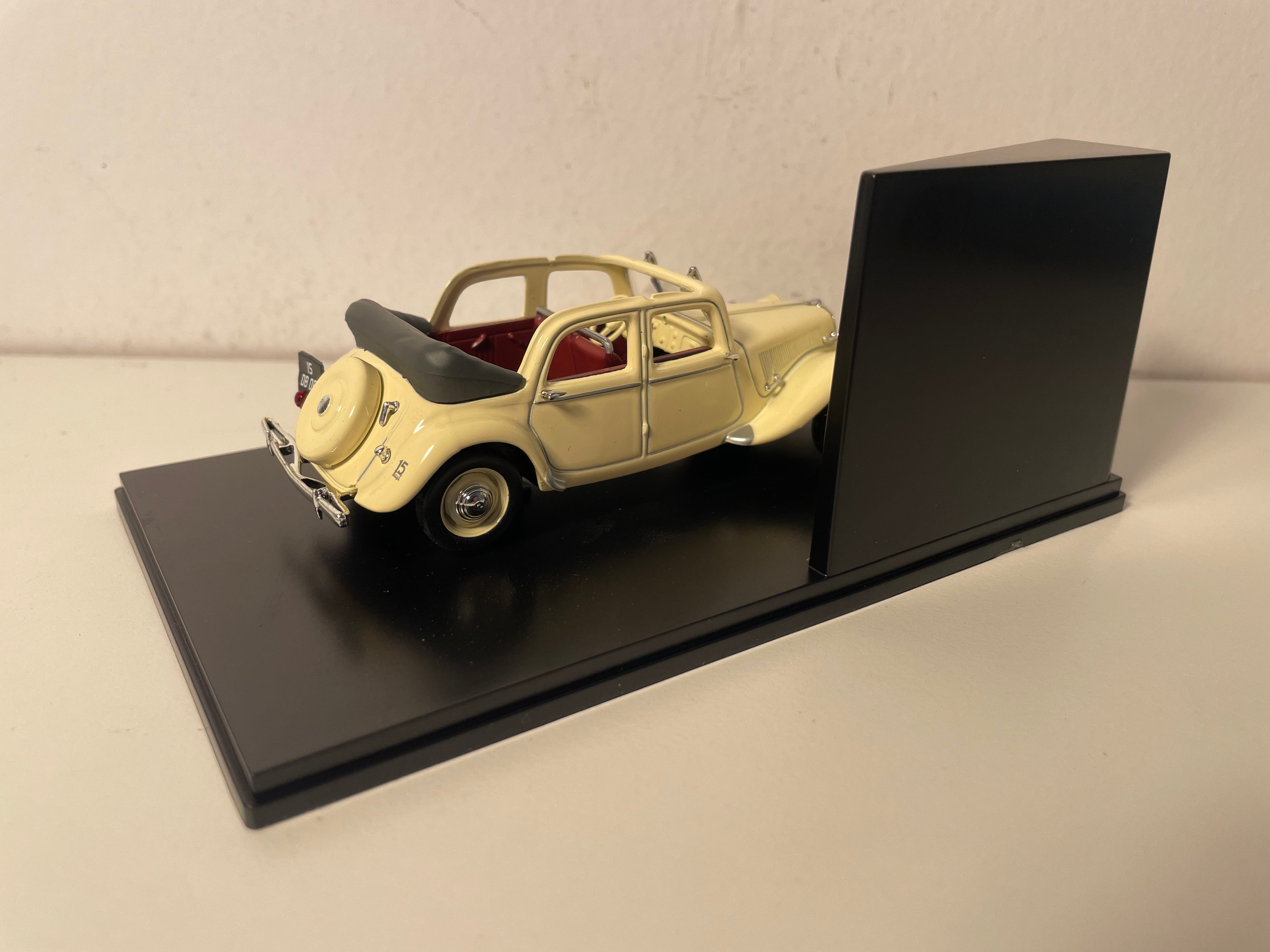 Citroën Traction 15 six découvrable E.D.M. beige de 1949 (boite plexi)