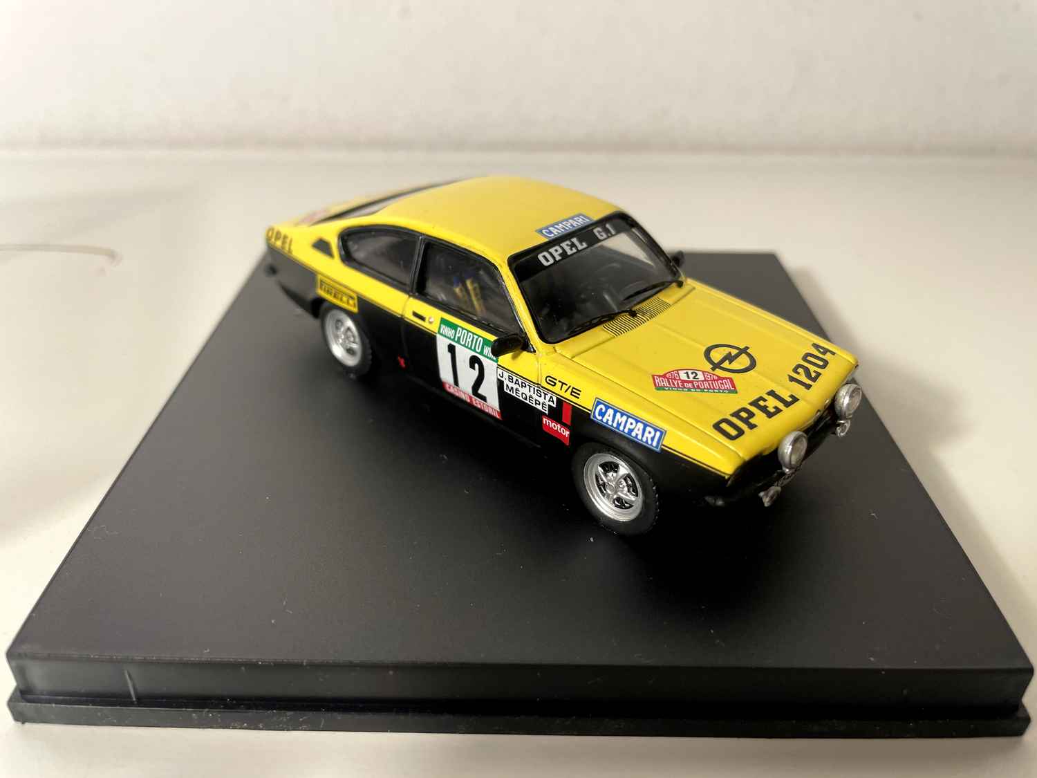 Opel Kadett GTE żółto-czarny numer 12 - rajd Portugalii 1976 - kolekcja TROFEU