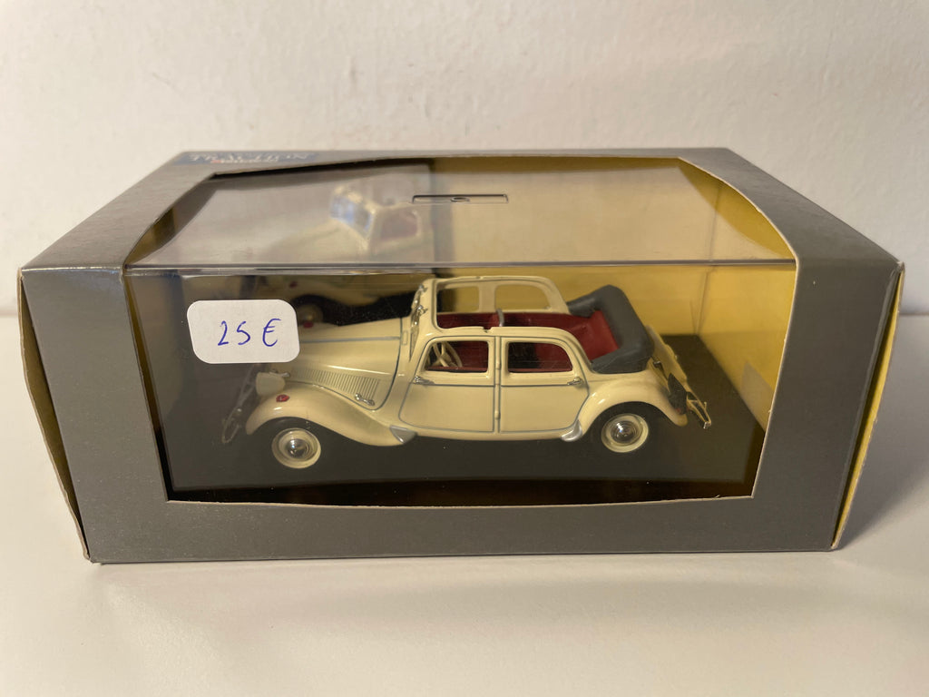 Citroën Traction 15 six découvrable E.D.M. beige de 1949 (boite plexi)