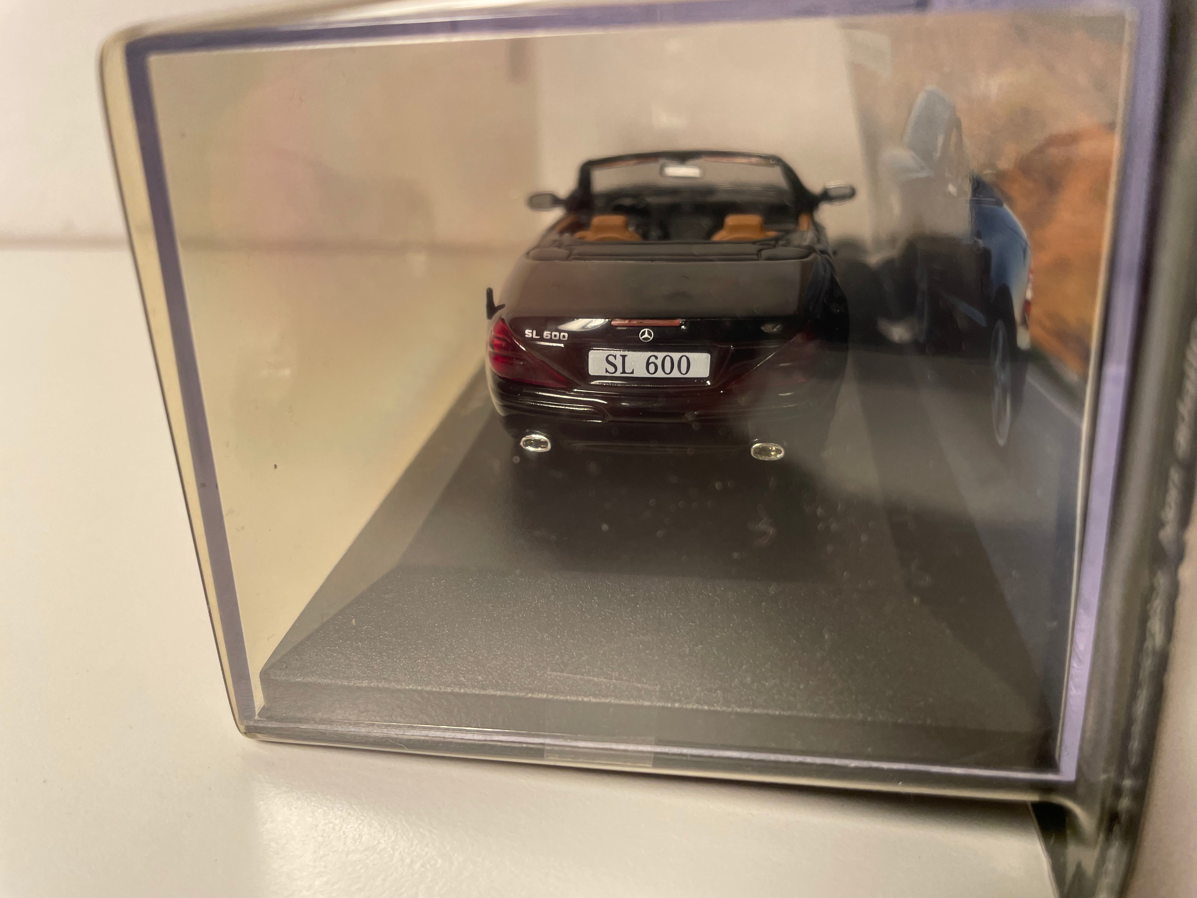 Mercedes SL 600 czarna z 2004 roku