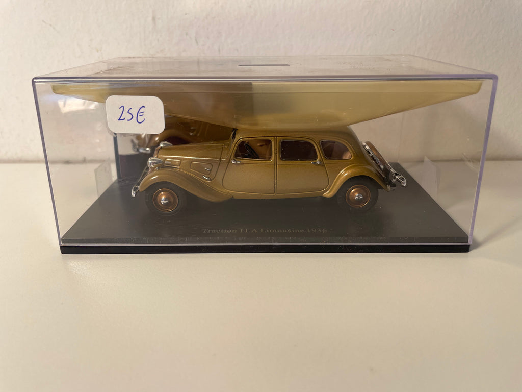Citroën Traction 11A Limousine marron de 19*36 (boite plexi)