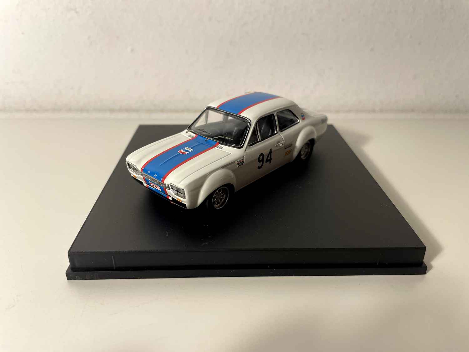Ford Escort Mk1 blu e bianco numero 94 - Coppa del Belgio del 1969 - Collezione TROFEU