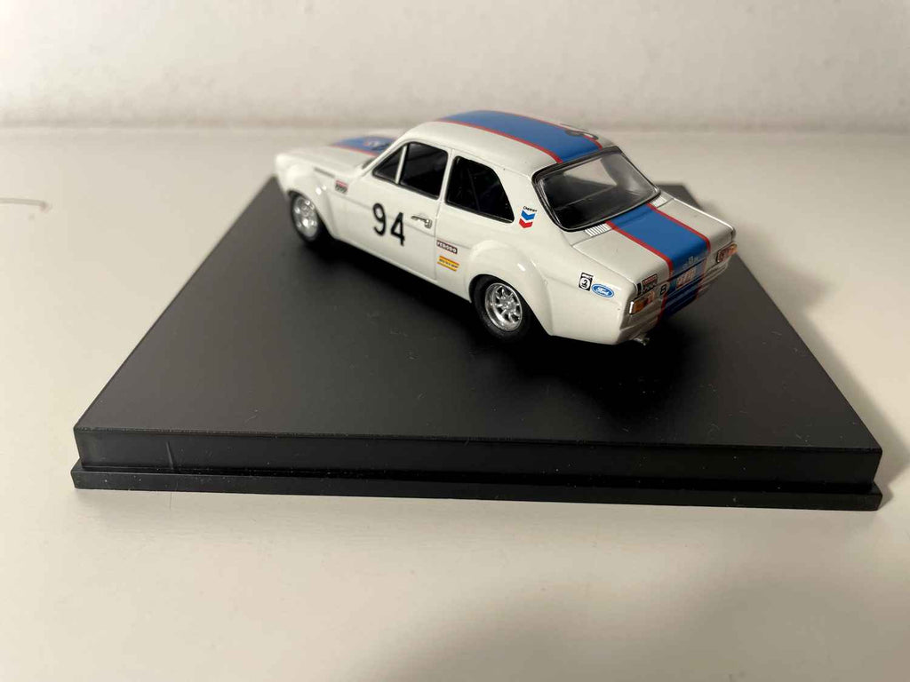Ford Escort Mk1 blo an wäiss Nummer 94 - Coupe vu Belgien 1969 - Sammlung TROFEU
