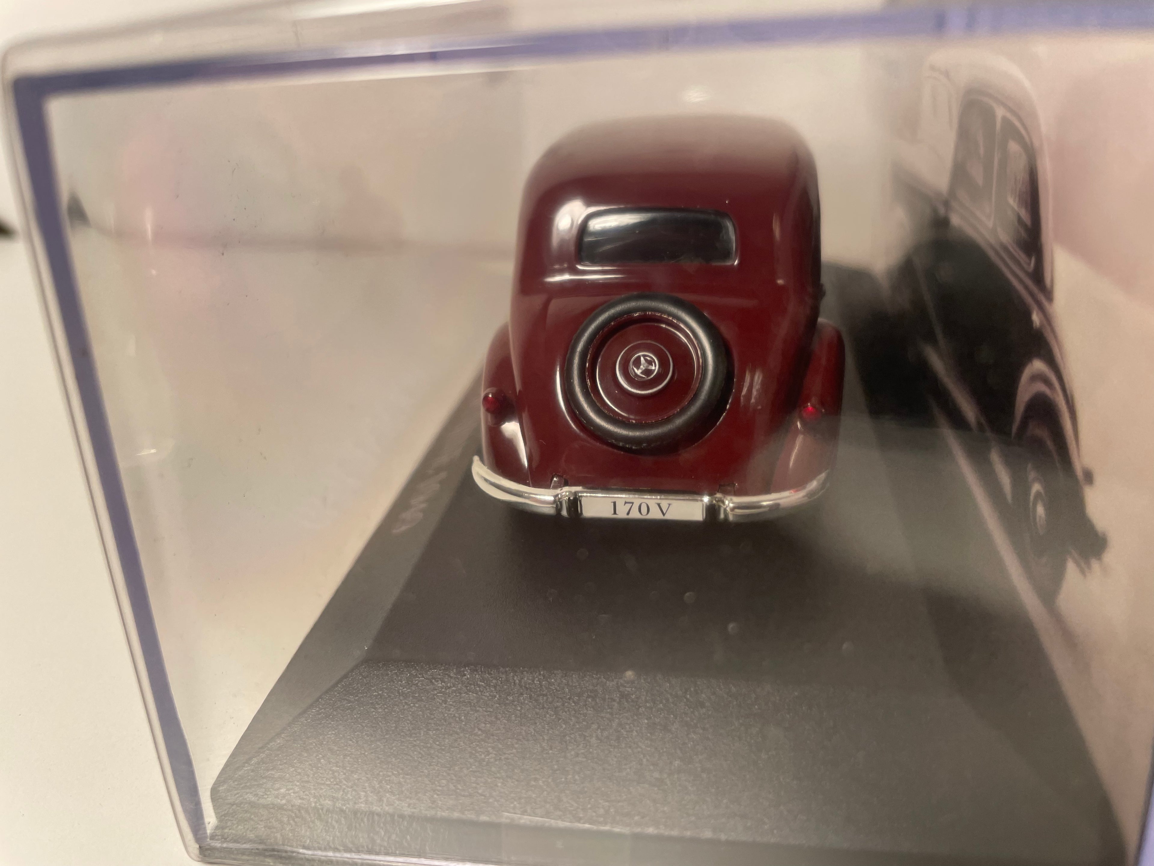 Mercedes 170V Limuzyna bordeaux z 1949 roku