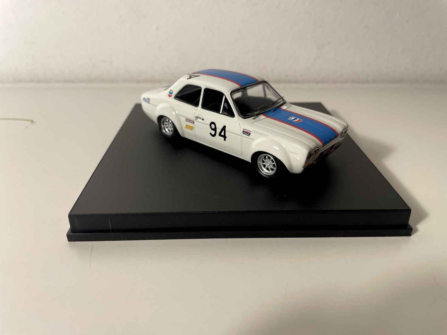 Ford Escort Mk1 blu e bianco numero 94 - Coppa del Belgio del 1969 - Collezione TROFEU