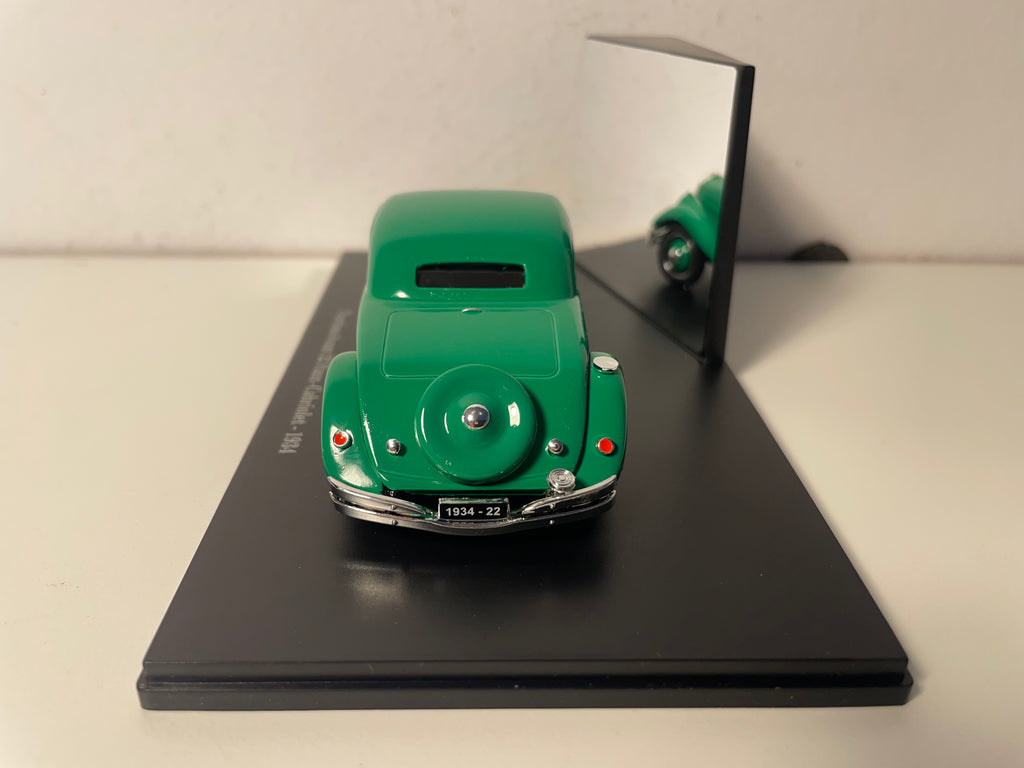 Citroën Traction-Avant 22 faux-cabriolet grün von 1934 (Plexibox)