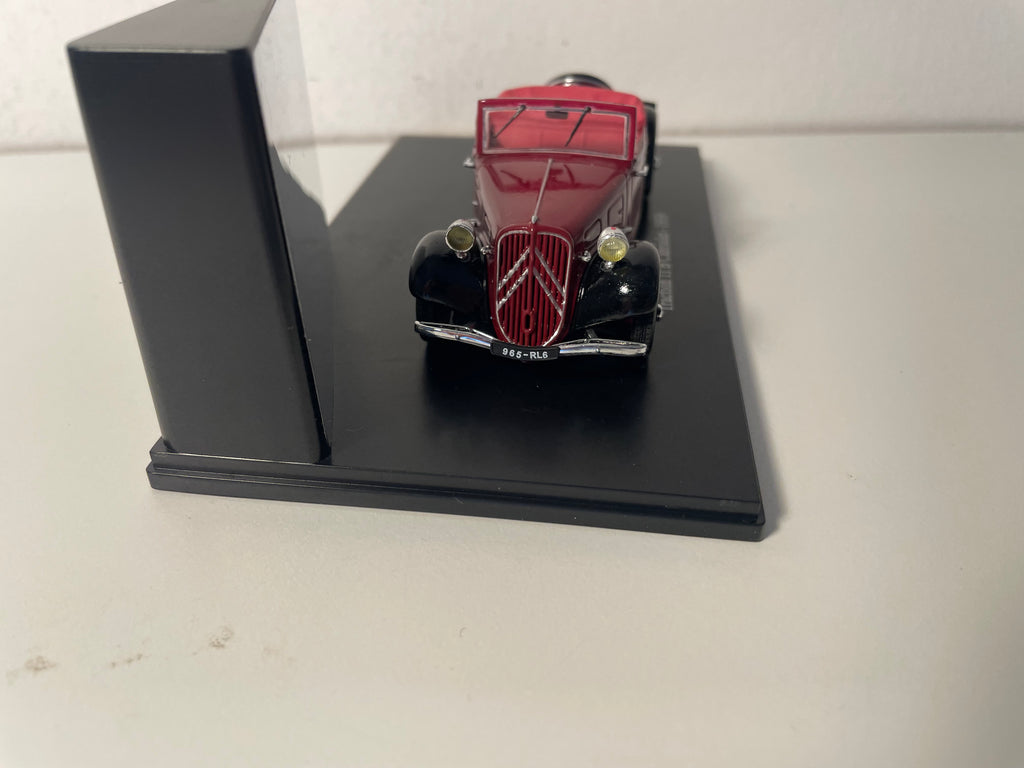 1939 Burgundy Citroën Traction 11B Cabriolet (Plexi Box)