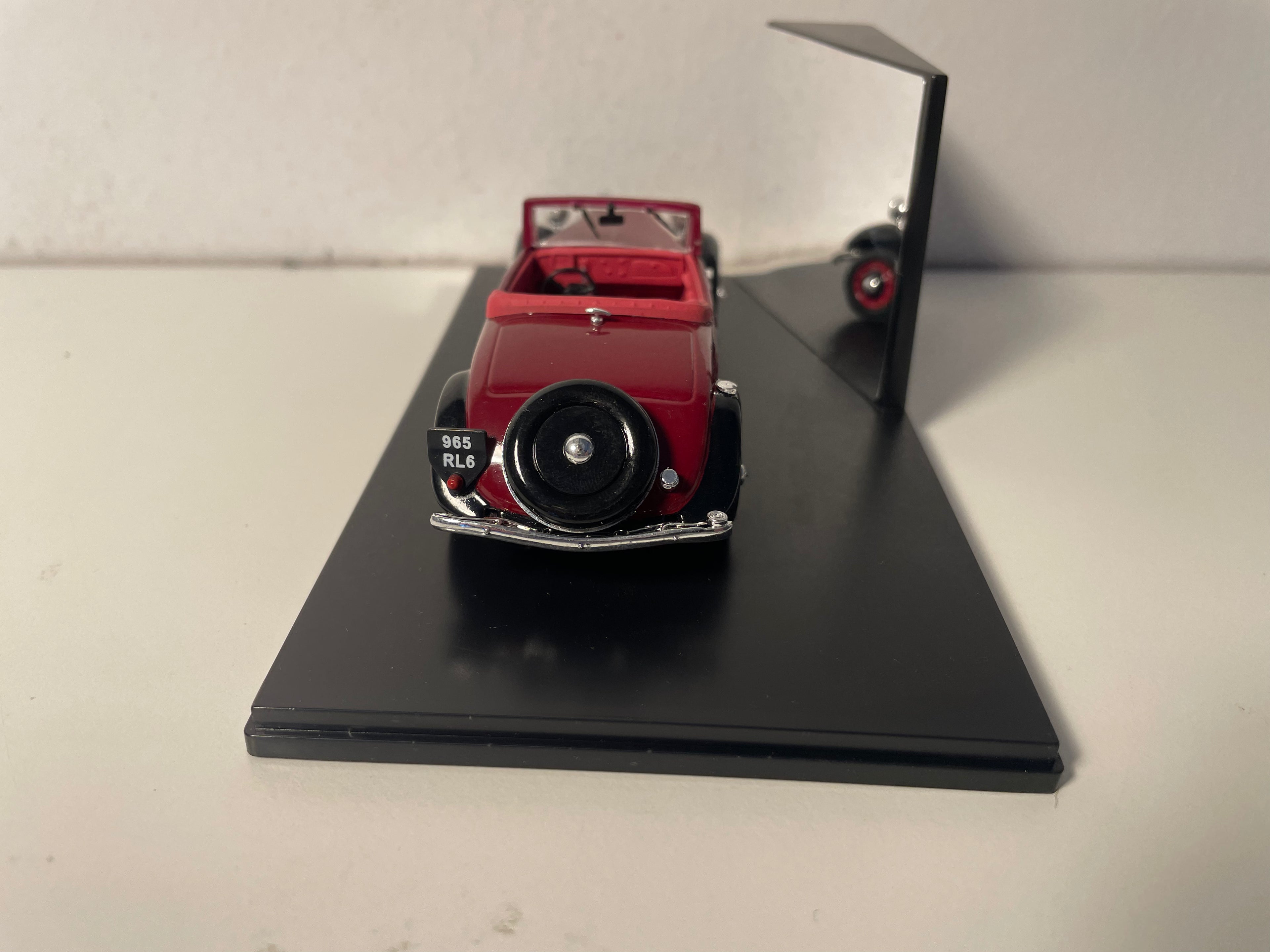 1939 Burgundy Citroën Traction 11B Cabriolet (Plexi Box)