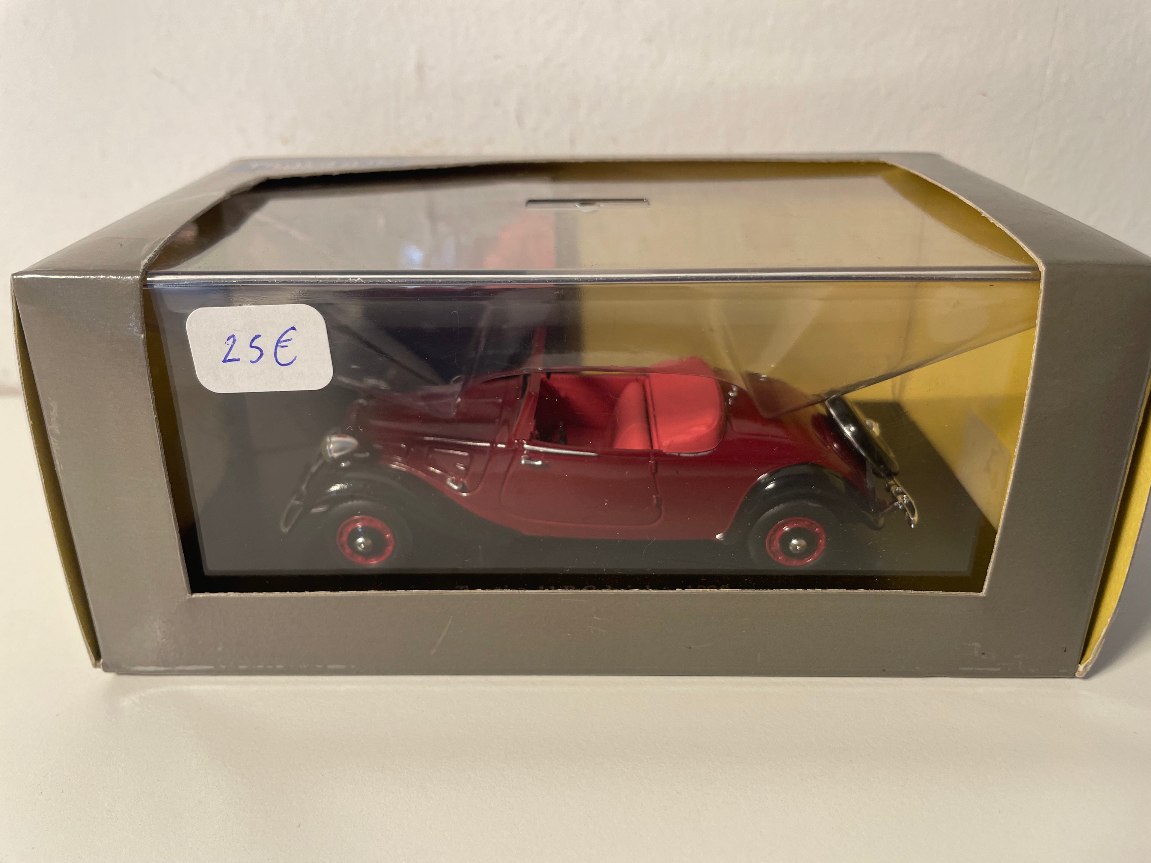 1939 Burgundy Citroën Traction 11B Cabriolet (Plexi Box)