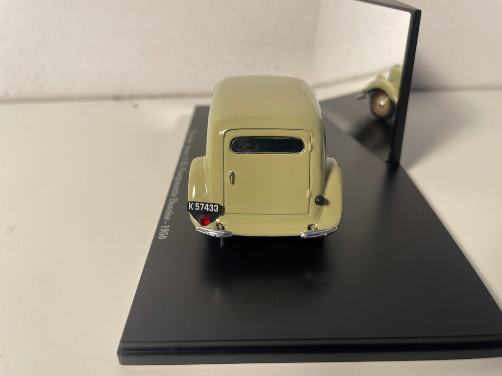 Citroën Traction-Avant 11 BL Danish Van Brown from 1950 (Plexi Box)
