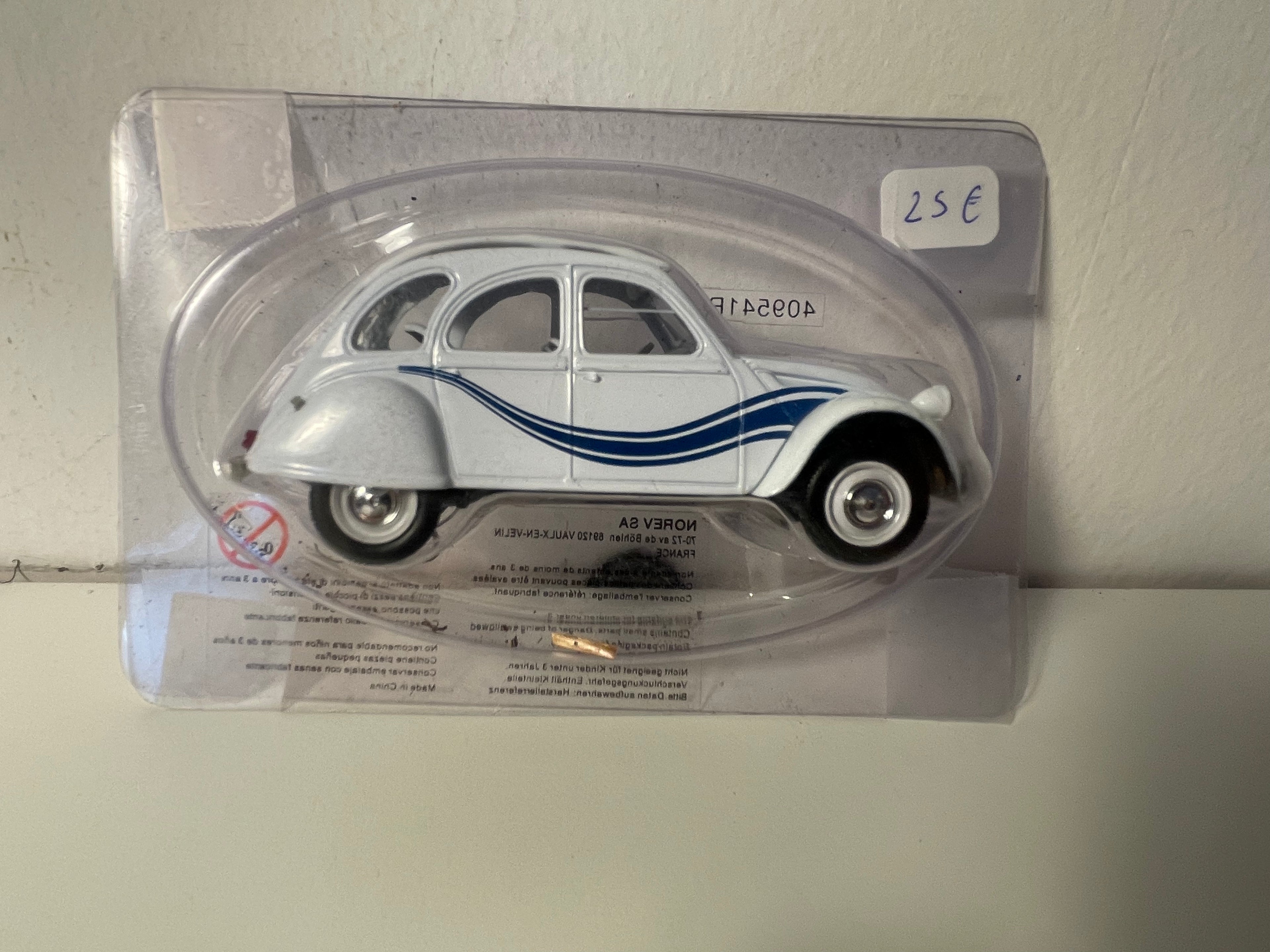 Citroën 2 CV 6 blanche et bleue FRANCE 3 (sous blister)