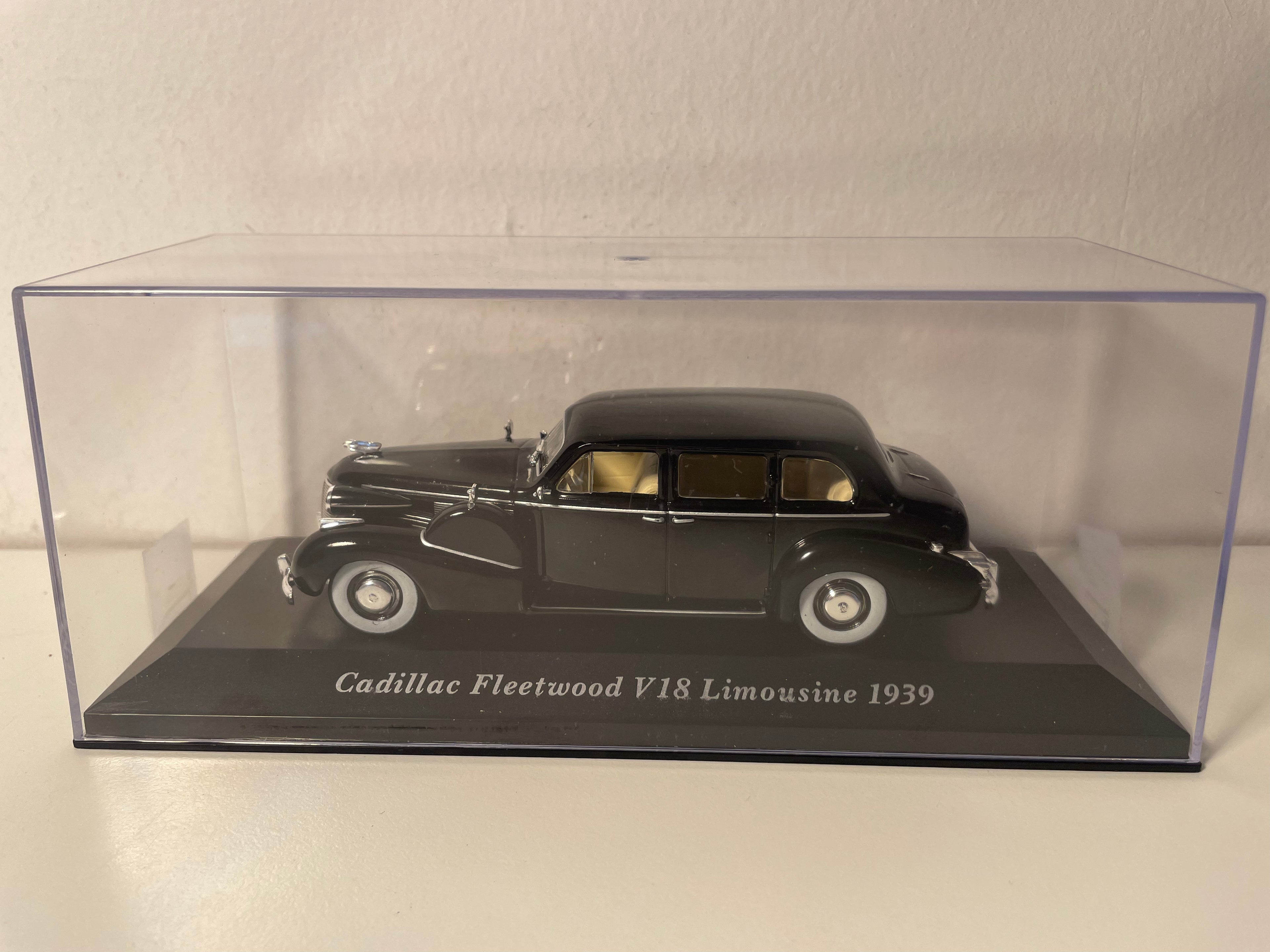 Cadillac Fleetwood V18 Limousine noire de 1939