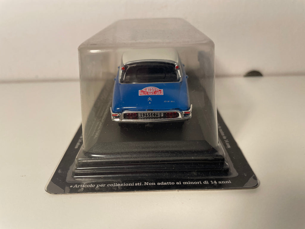 Citroën DS 21 bleue et toit blanc cassé numéro 195 - Rallye de Monté-Carlo de 1966