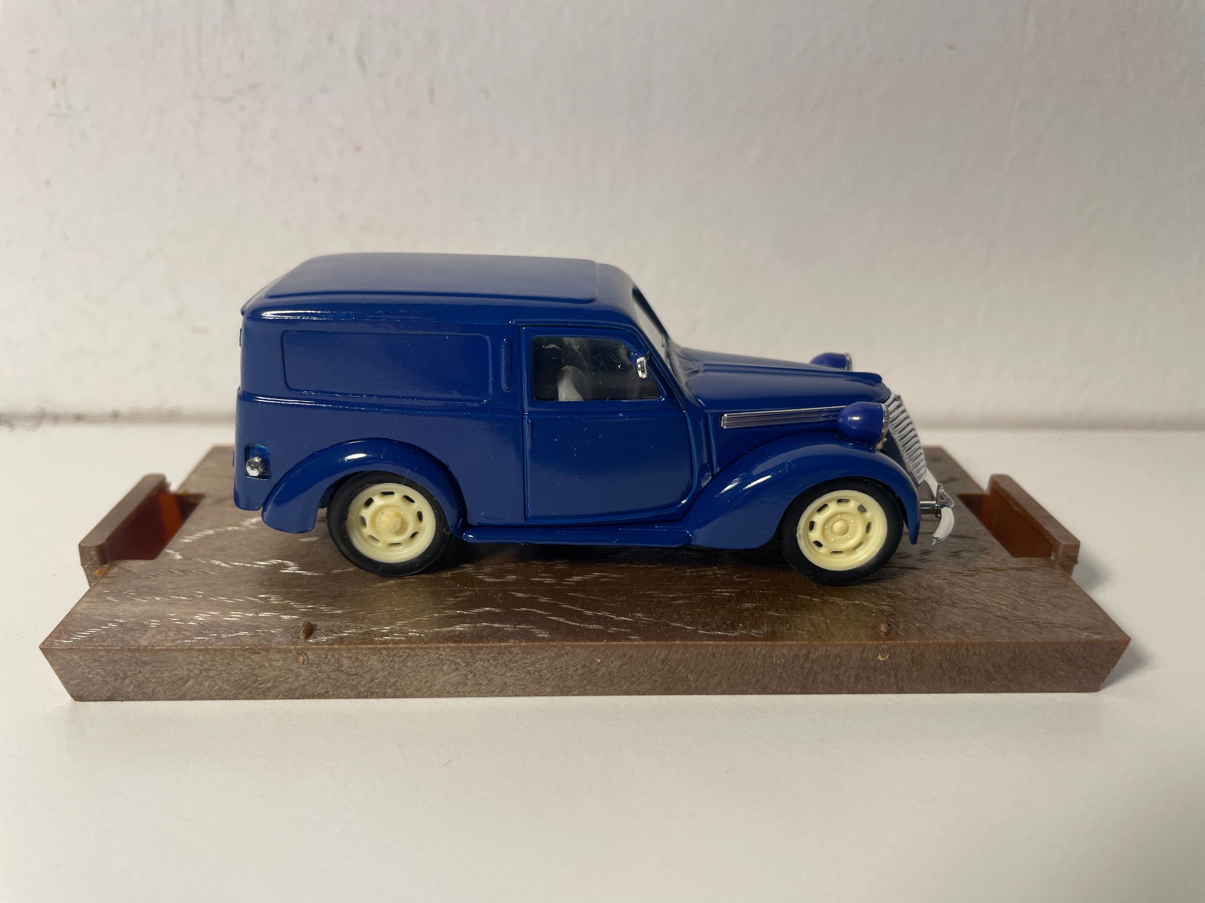 Fiat 1100 E HP 35 Furgone 1949-53 bleue - collection BRUMM série ORO R177