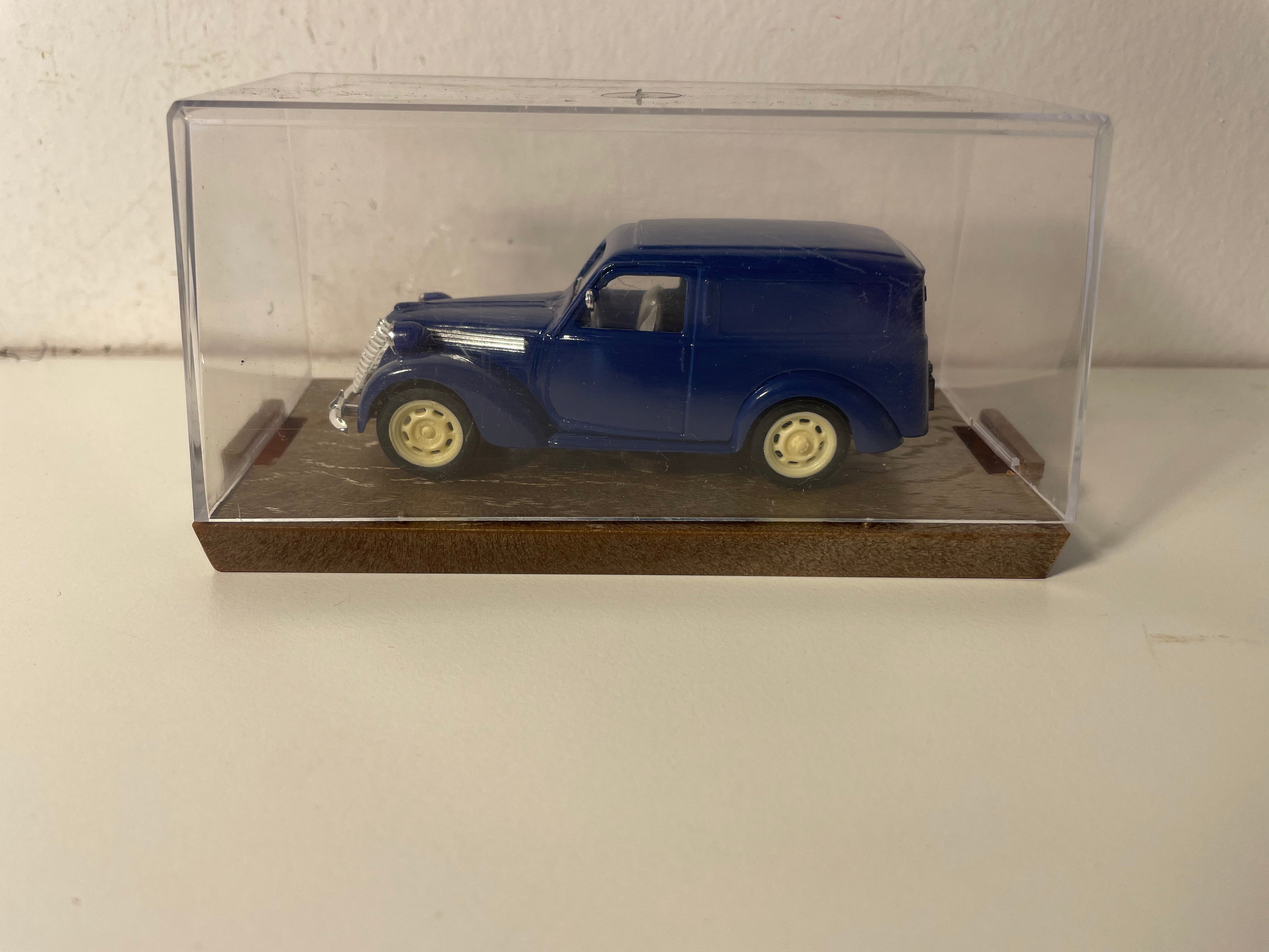 Fiat 1100 E HP 35 Furgone 1949-53 bleue - collection BRUMM série ORO R177