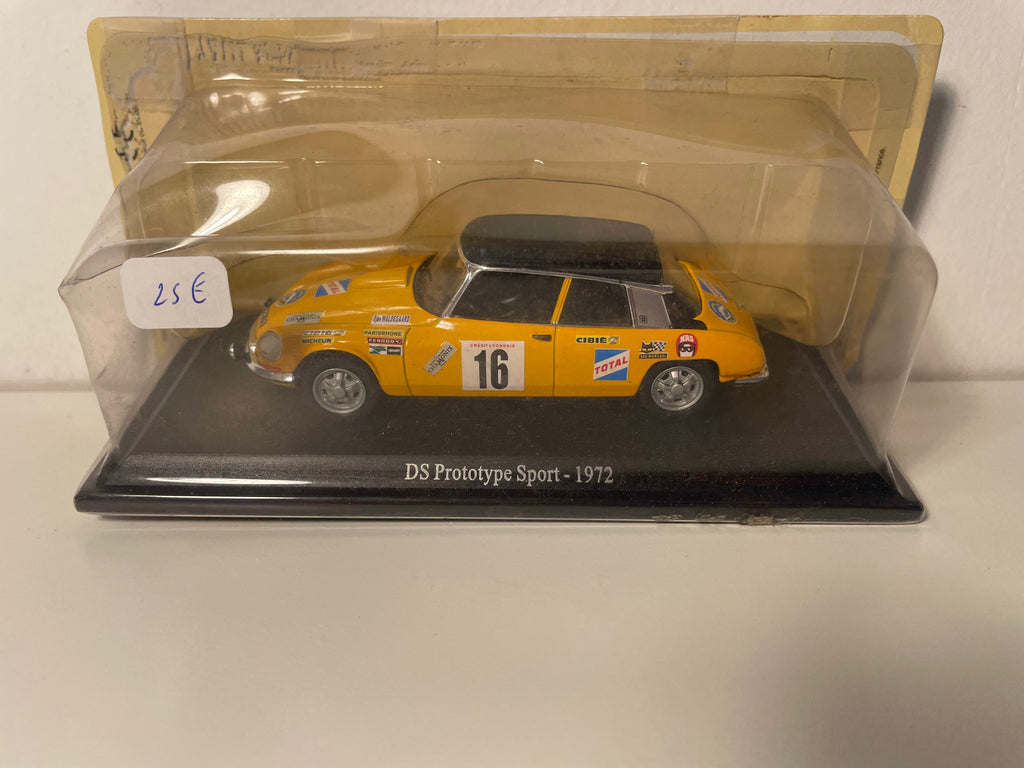 Citroën DS Prototype Sport orange et toit noir numéro 16 de 1972