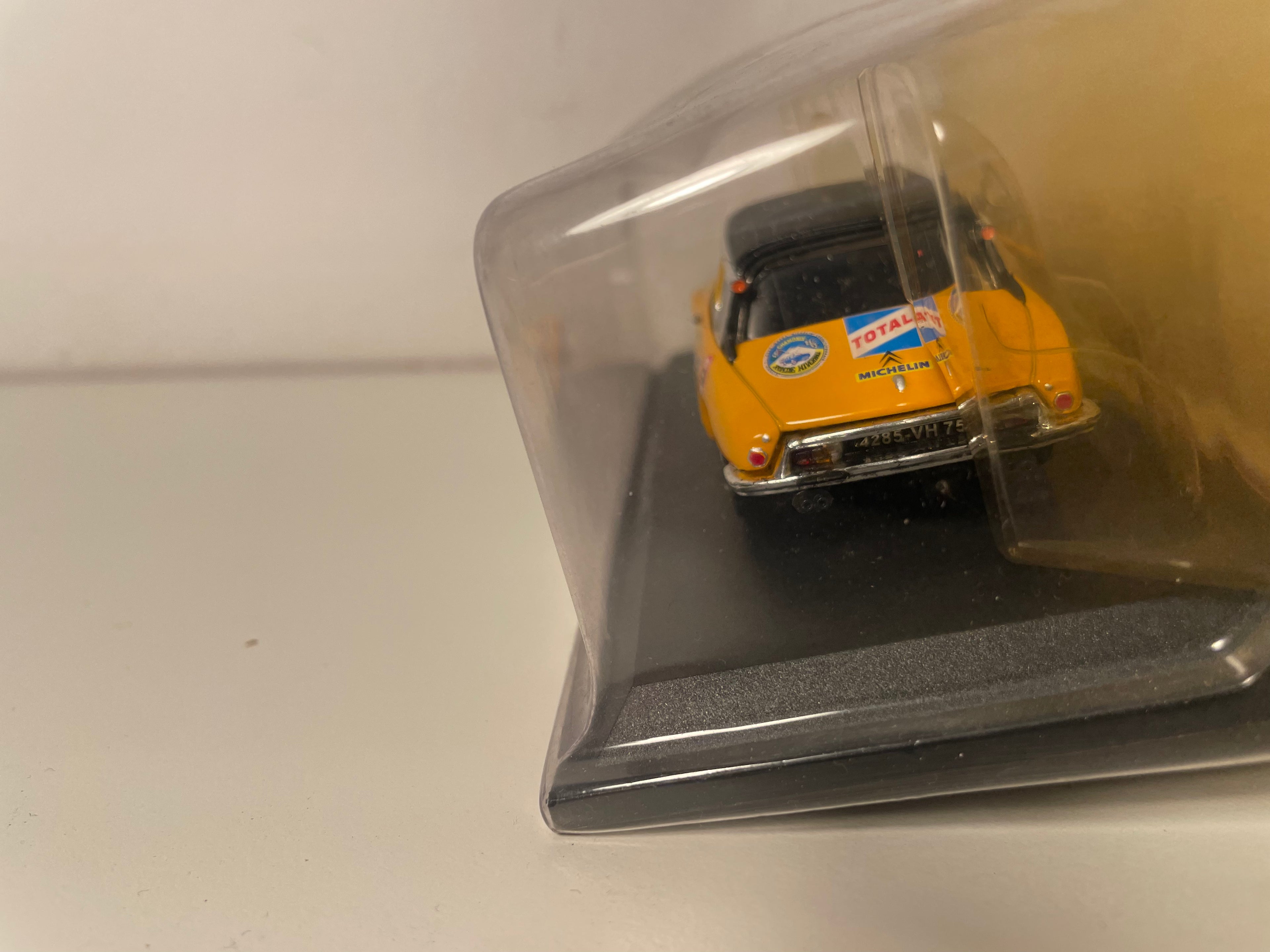 Citroën DS Prototype Sport naranja y techo negro número 16 de 1972